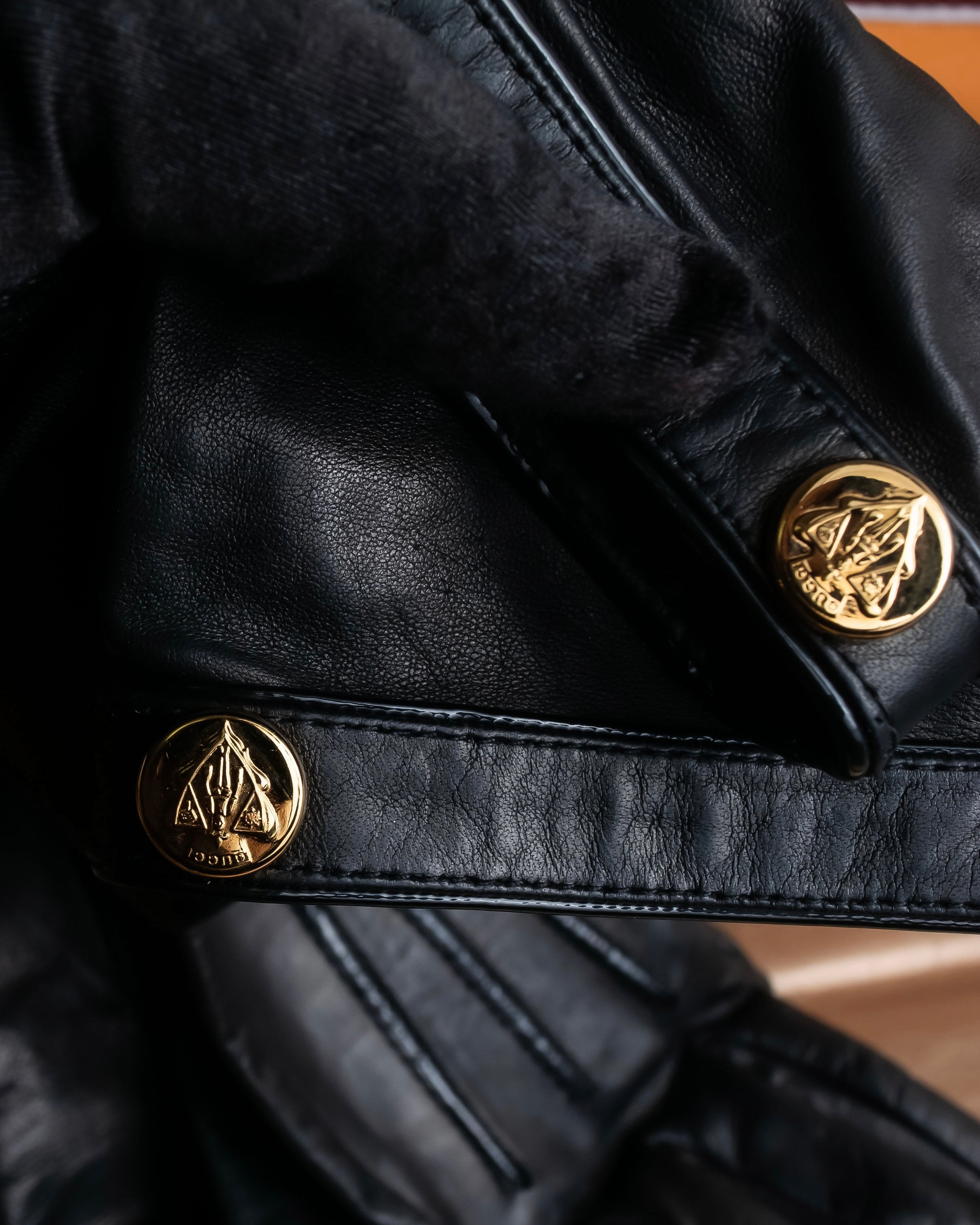 "GUCCI" Gold metal button design long leather gloves