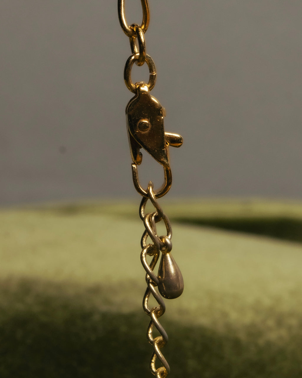 "YVES SAINT LAURENT" 80's-90's Gold-tone rolo chain necklace with faux pearl accents