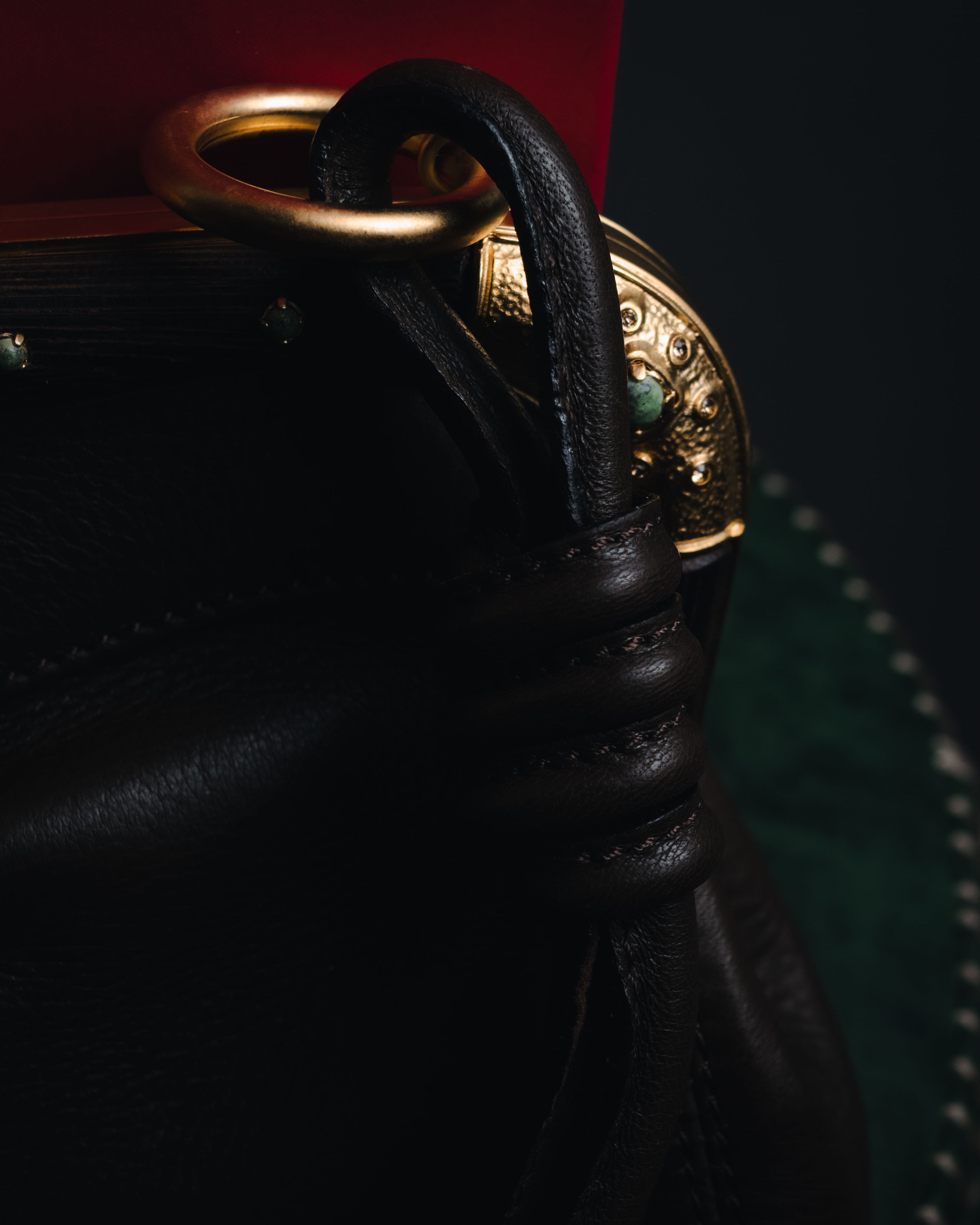 –SPECIAL– "VALENTINO GARAVANI"
00’s Jeweled frame leather bag