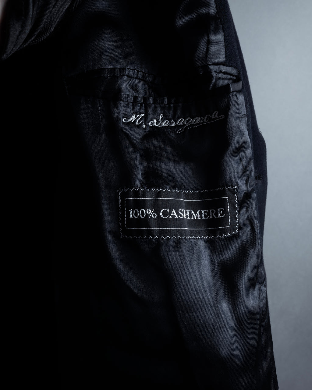 -SPECIAL- "BURBERRYS" 1980-1990's 
Classically tailored oversized 100% cashmere chester coat