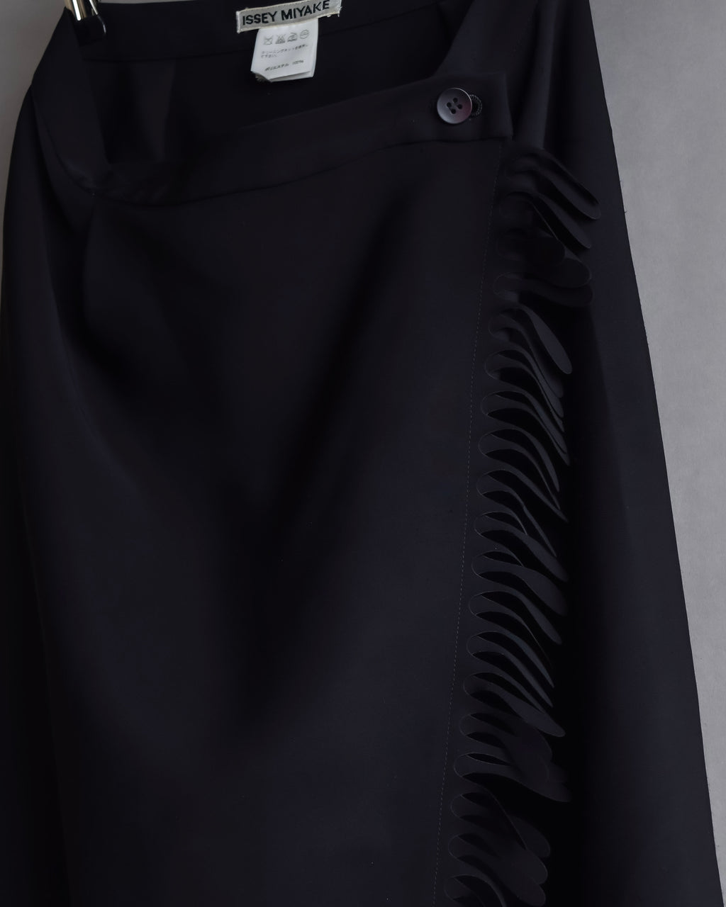 "ISSEY MIYAKE" Organic cutout fringe wrap skirt