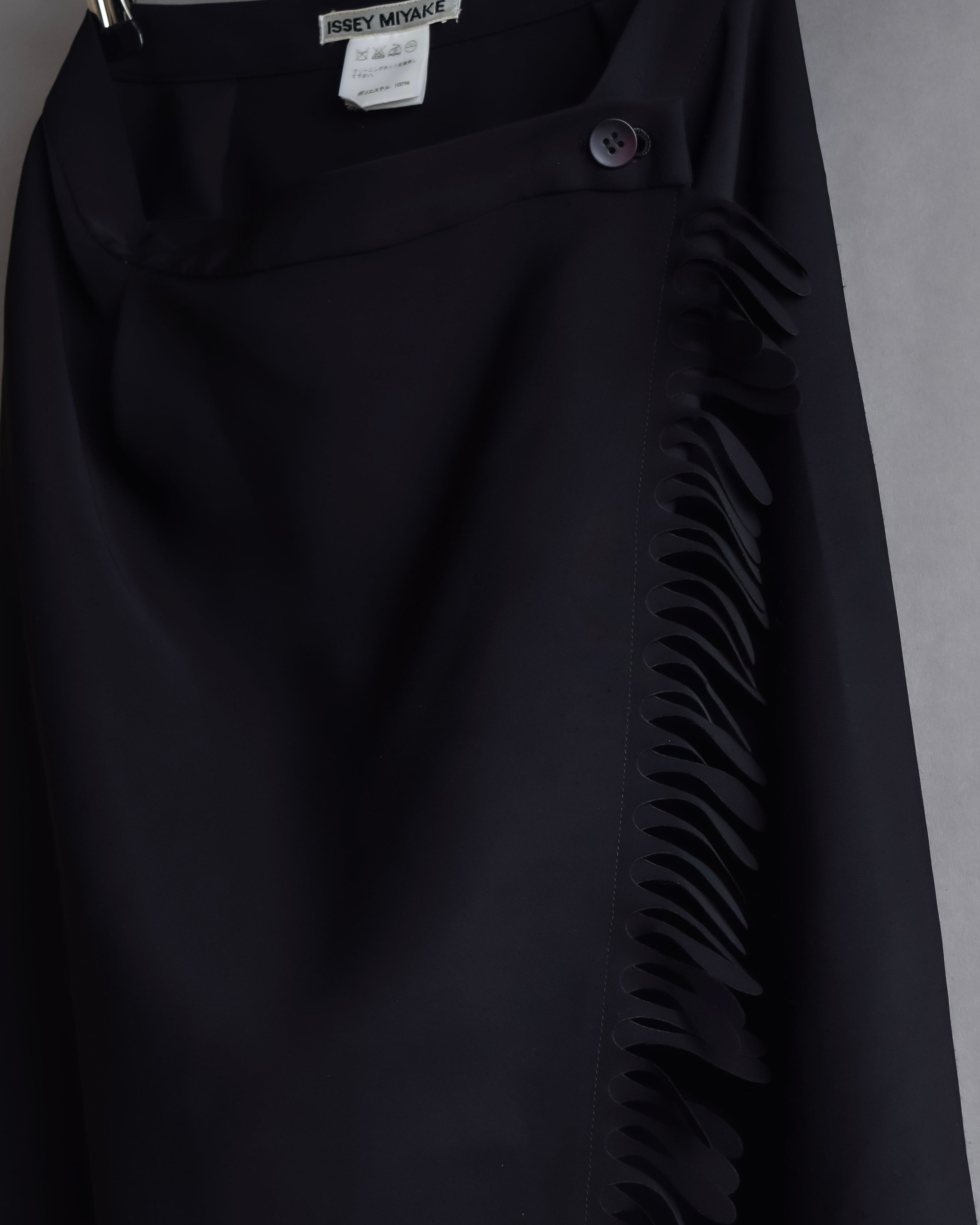 "ISSEY MIYAKE" Organic cutout fringe wrap skirt