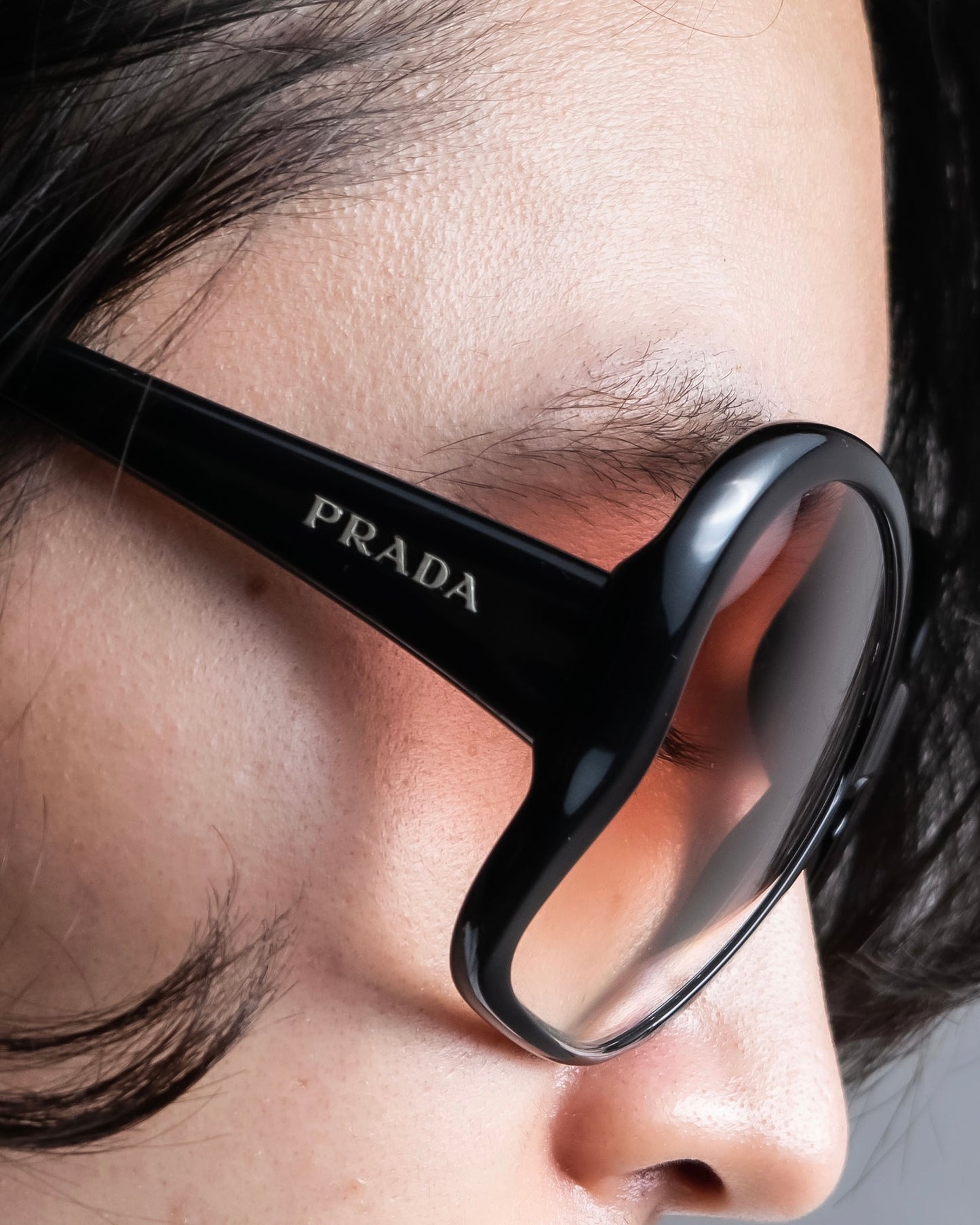 "PRADA" Butterfly frame logo engraved sunglasses