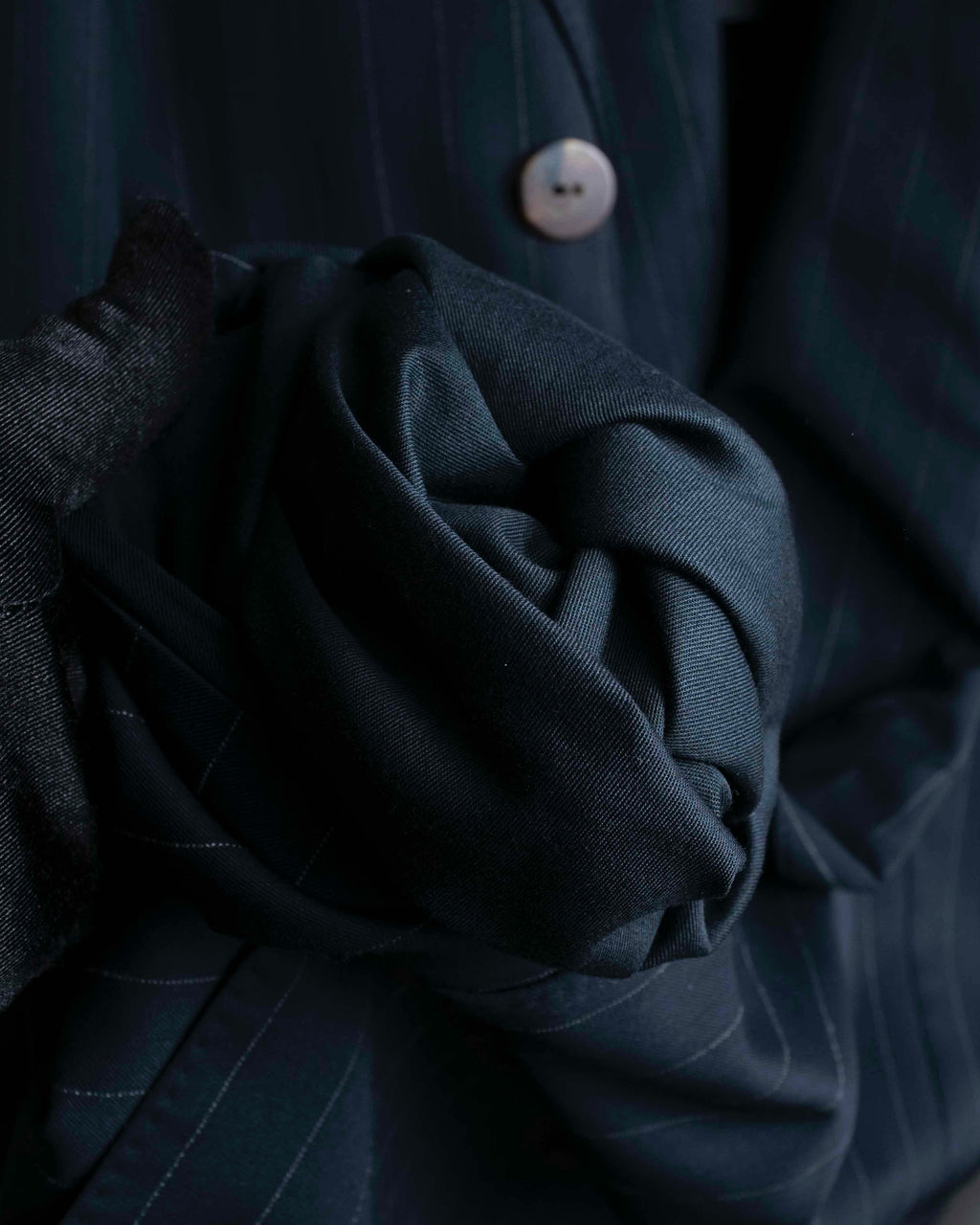 "JEAN PAUL GAULTIER HOMME"
Oversized shadow stripe set up