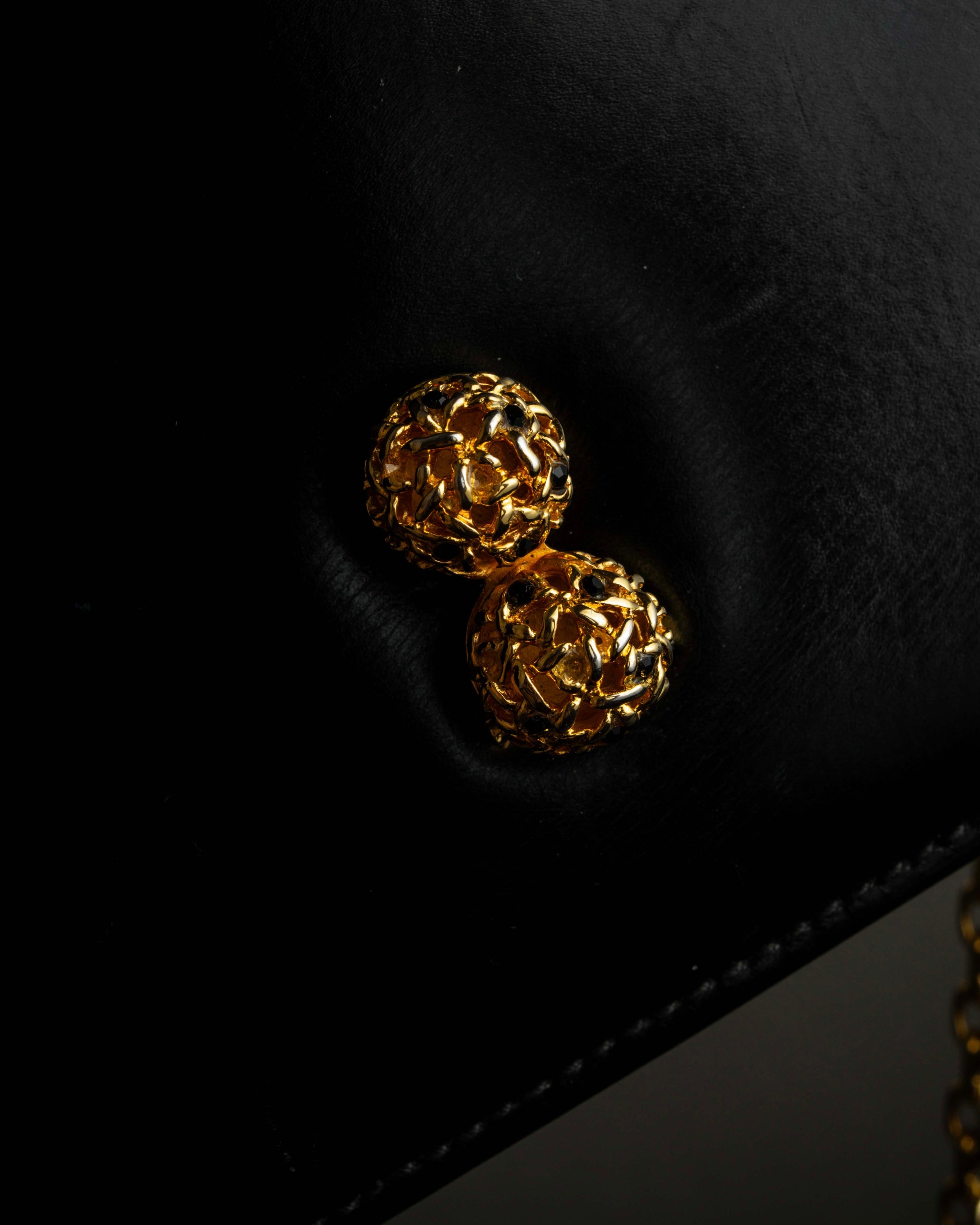 "GUCCI" Filigree vintage design chain shoulder leather bag