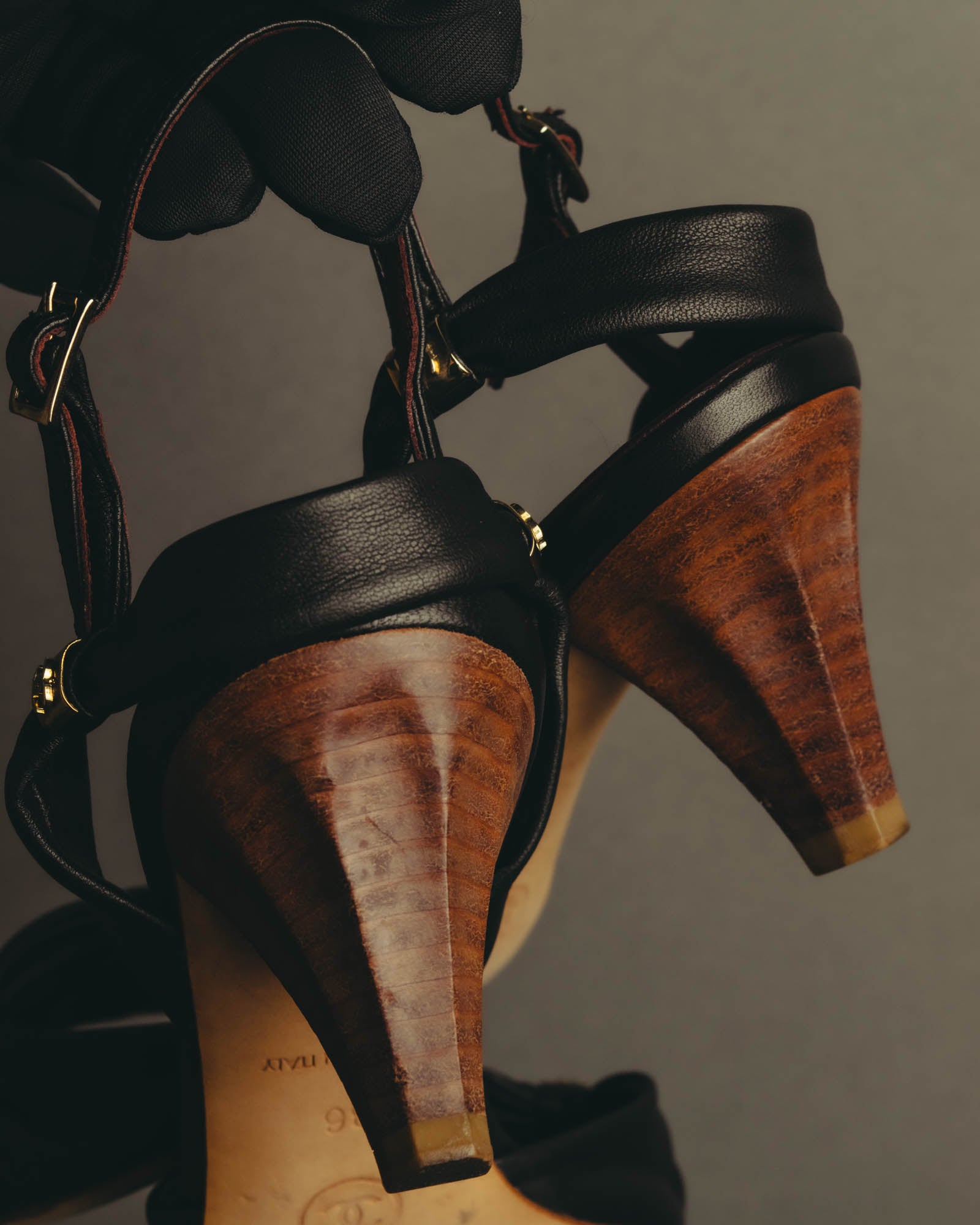 "CHANEL" 90's-00's Bow leather ankle strap sandals