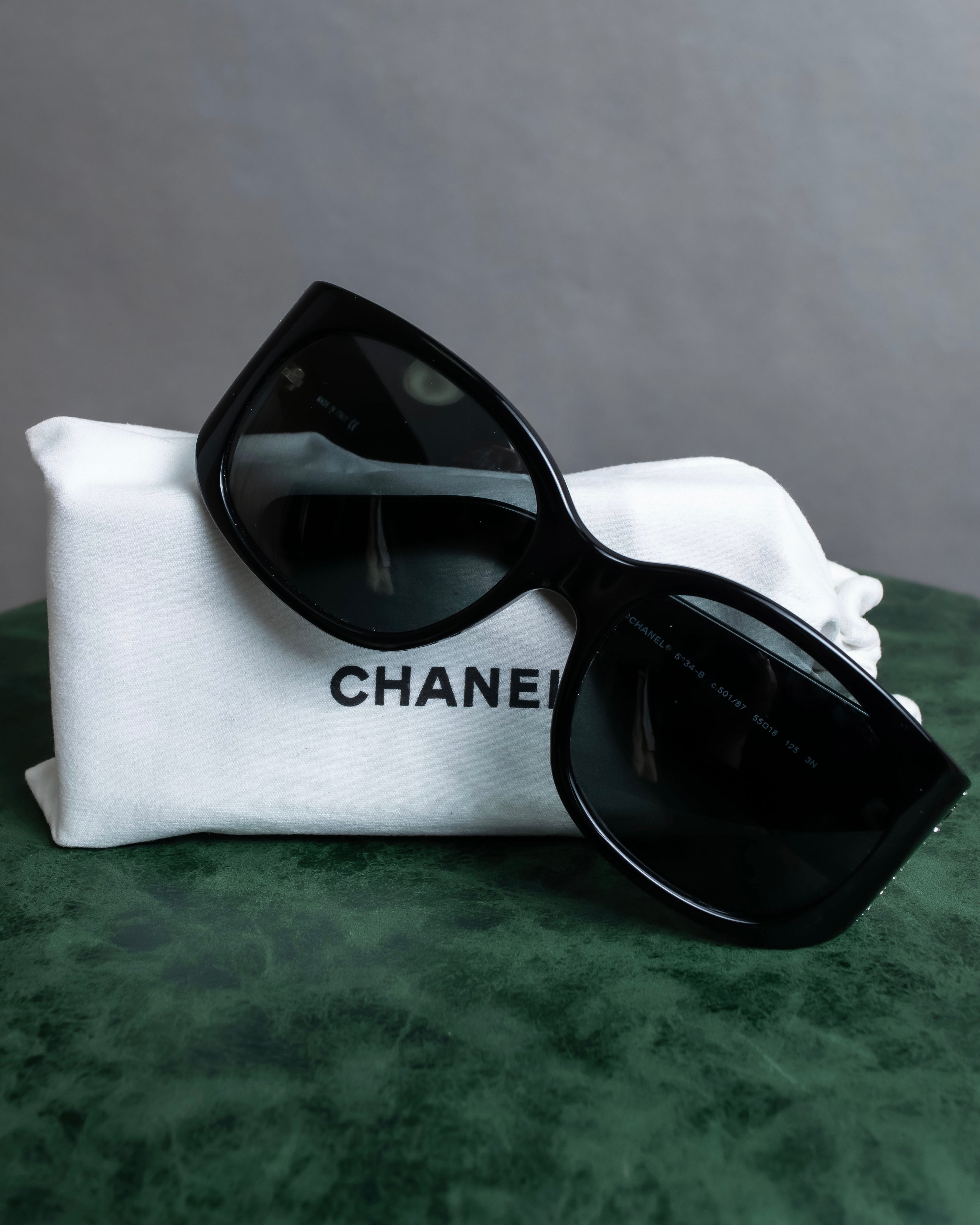 "CHANEL" Rhinestone &amp; Coco mark engraved black lens sunglasses