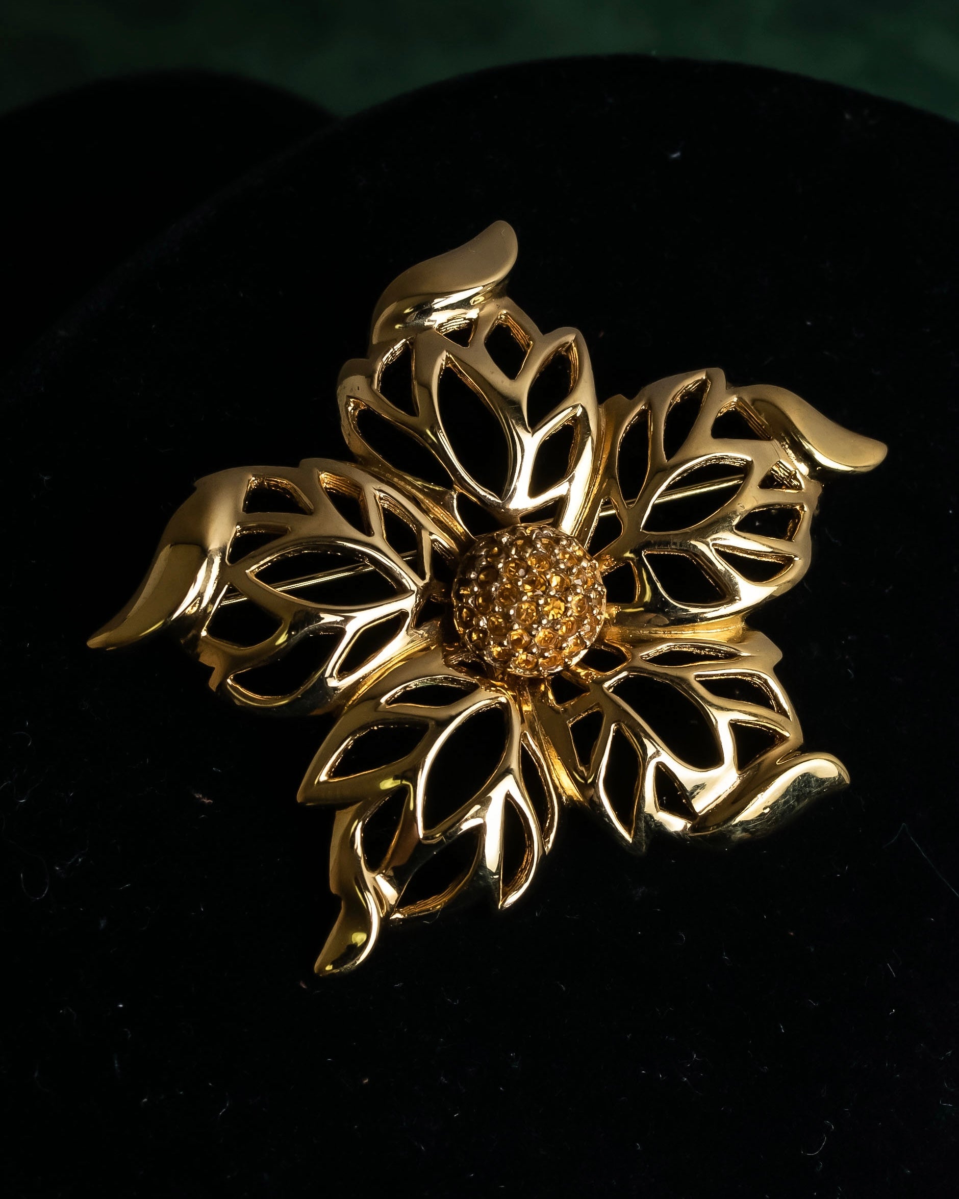 "Christian Dior" Floral motif gold brooch