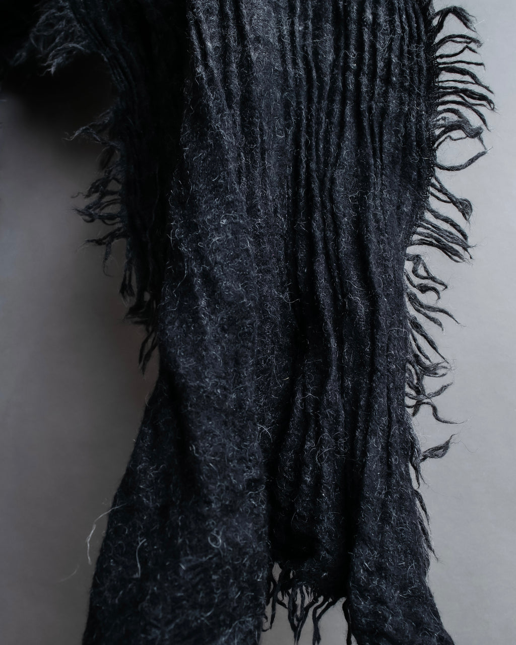 "GUCCI" Tom Ford period random pleats fringe stole