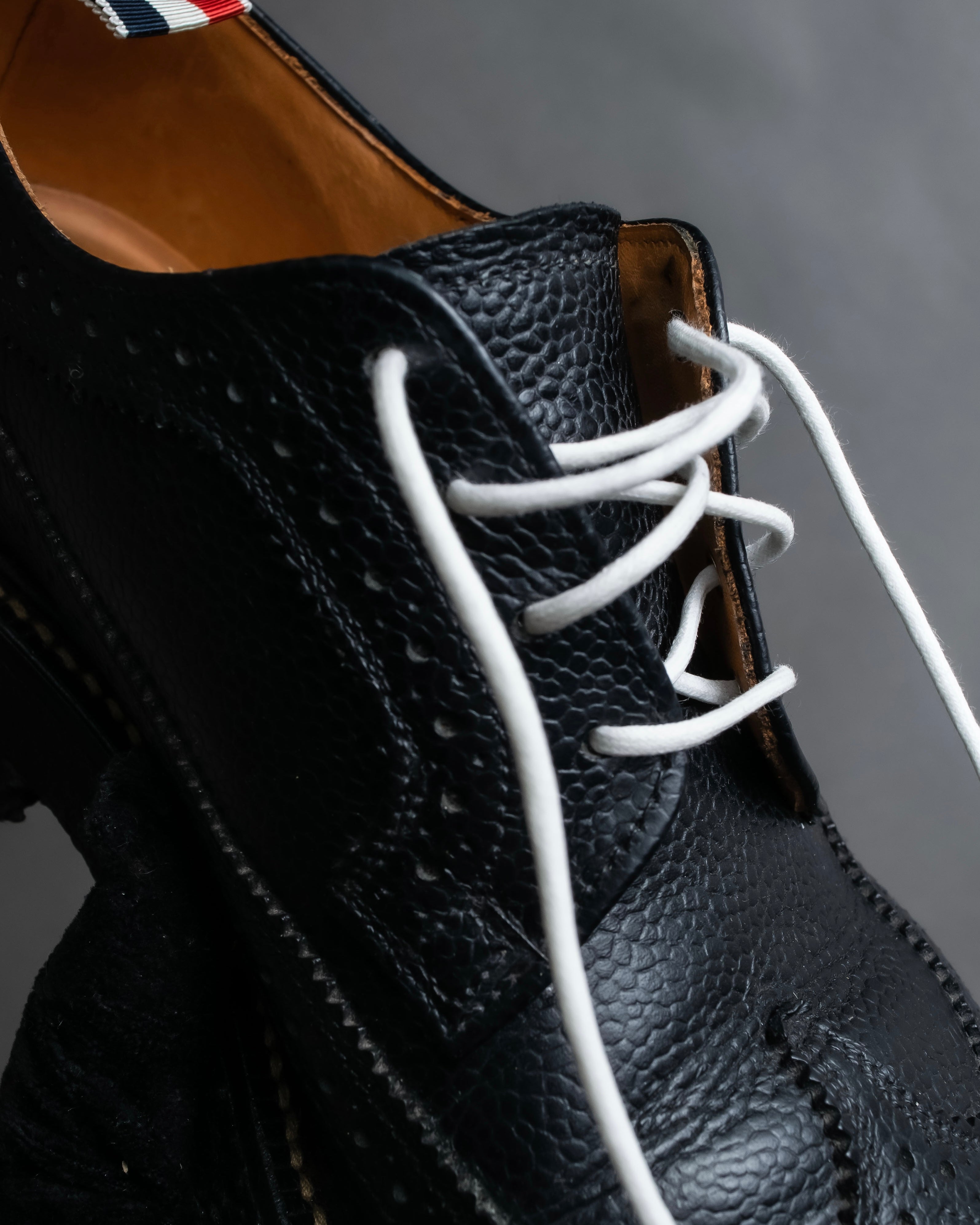 "THOM BROWNE" Wingtip design rubber sole leather shoes