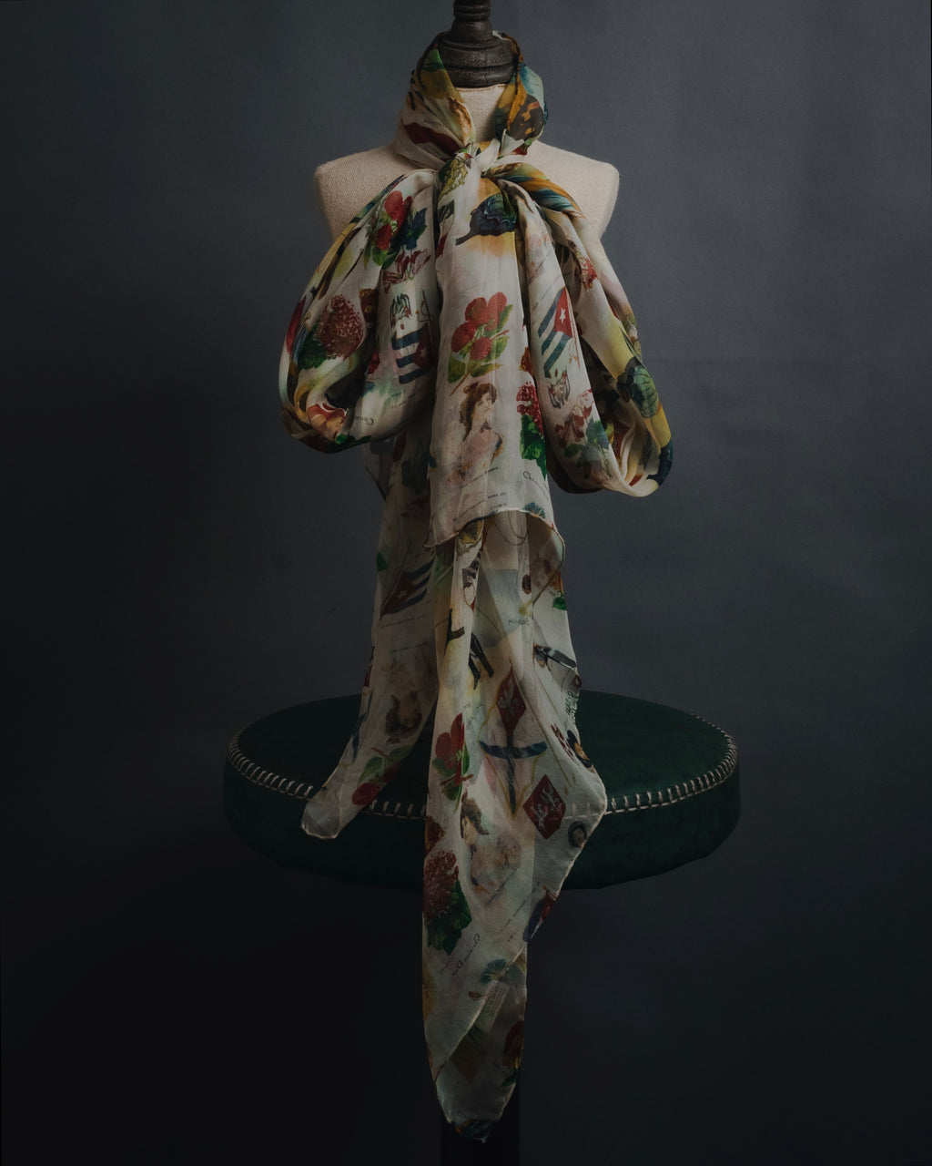 –SPECIAL– "Christian Dior"
00’s historic collage-print silk chiffon large stole