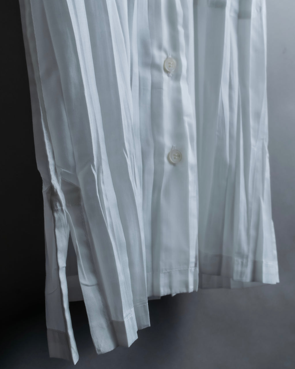 "ISSEY MIYAKE" Pleated short sleeve shirt
