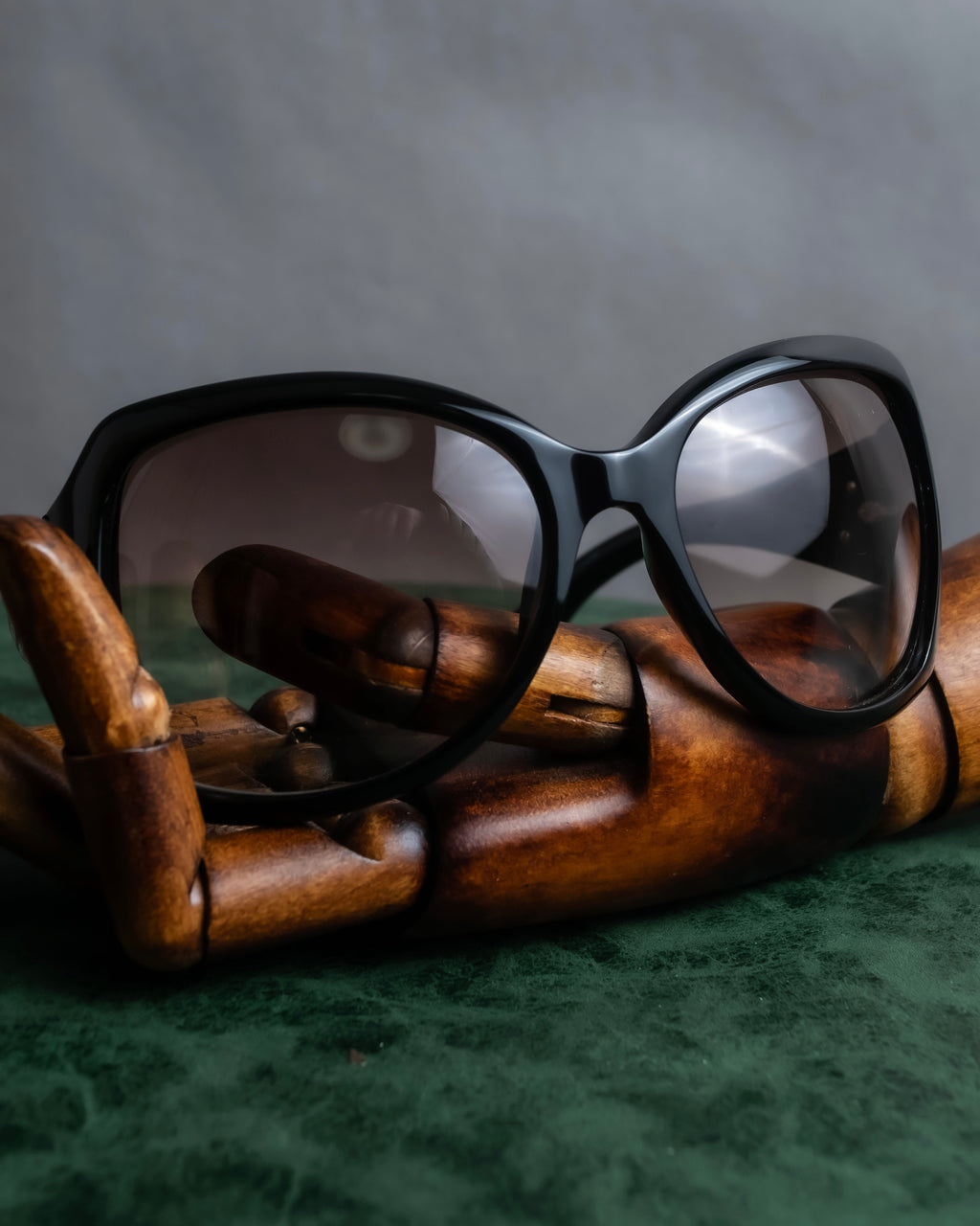 "GUCCI" Butterfly frame GG logo engraved sunglasses