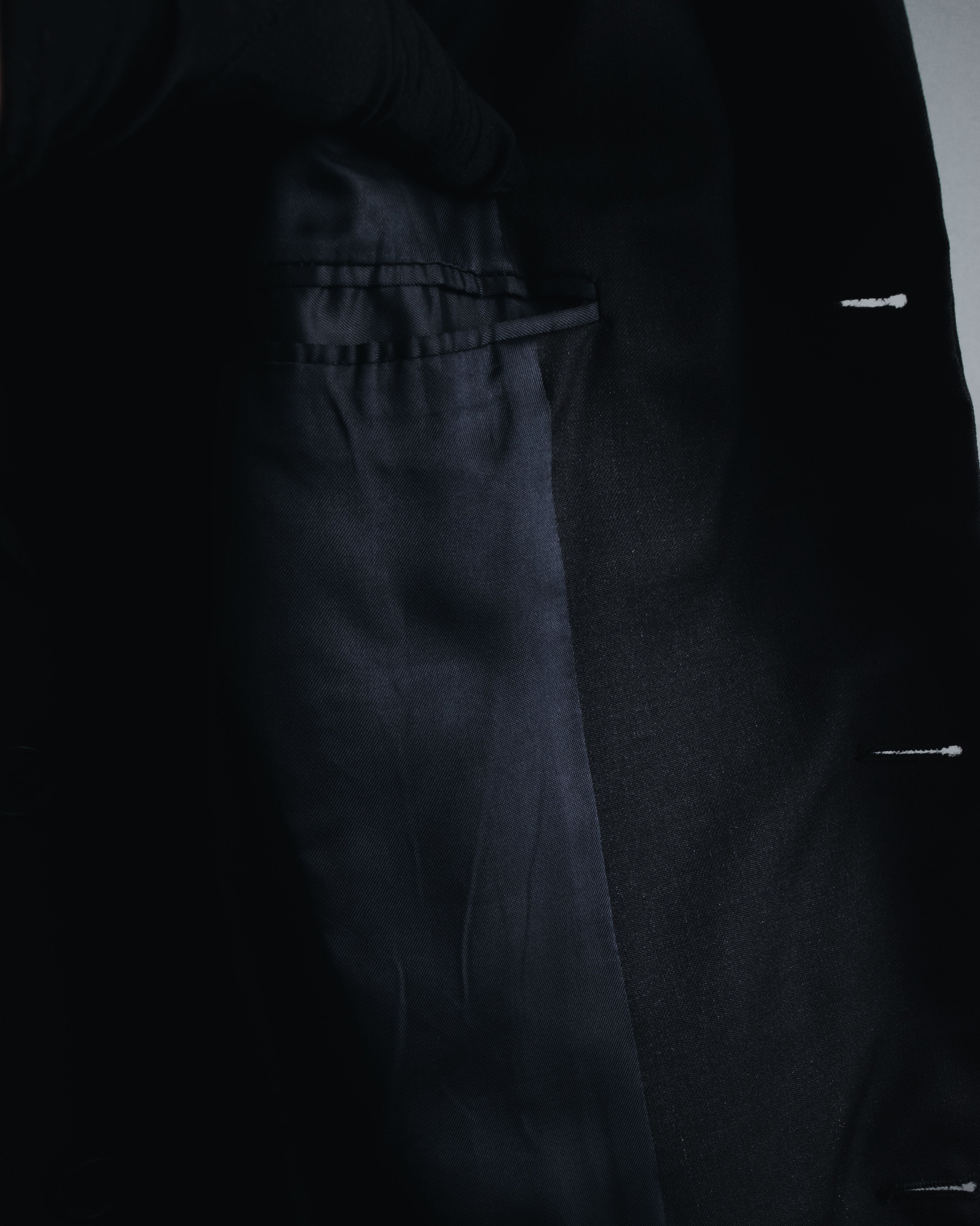 "GIANFRANCO FERRE" 90’s-00’s architecturally tailored three button wool blazer