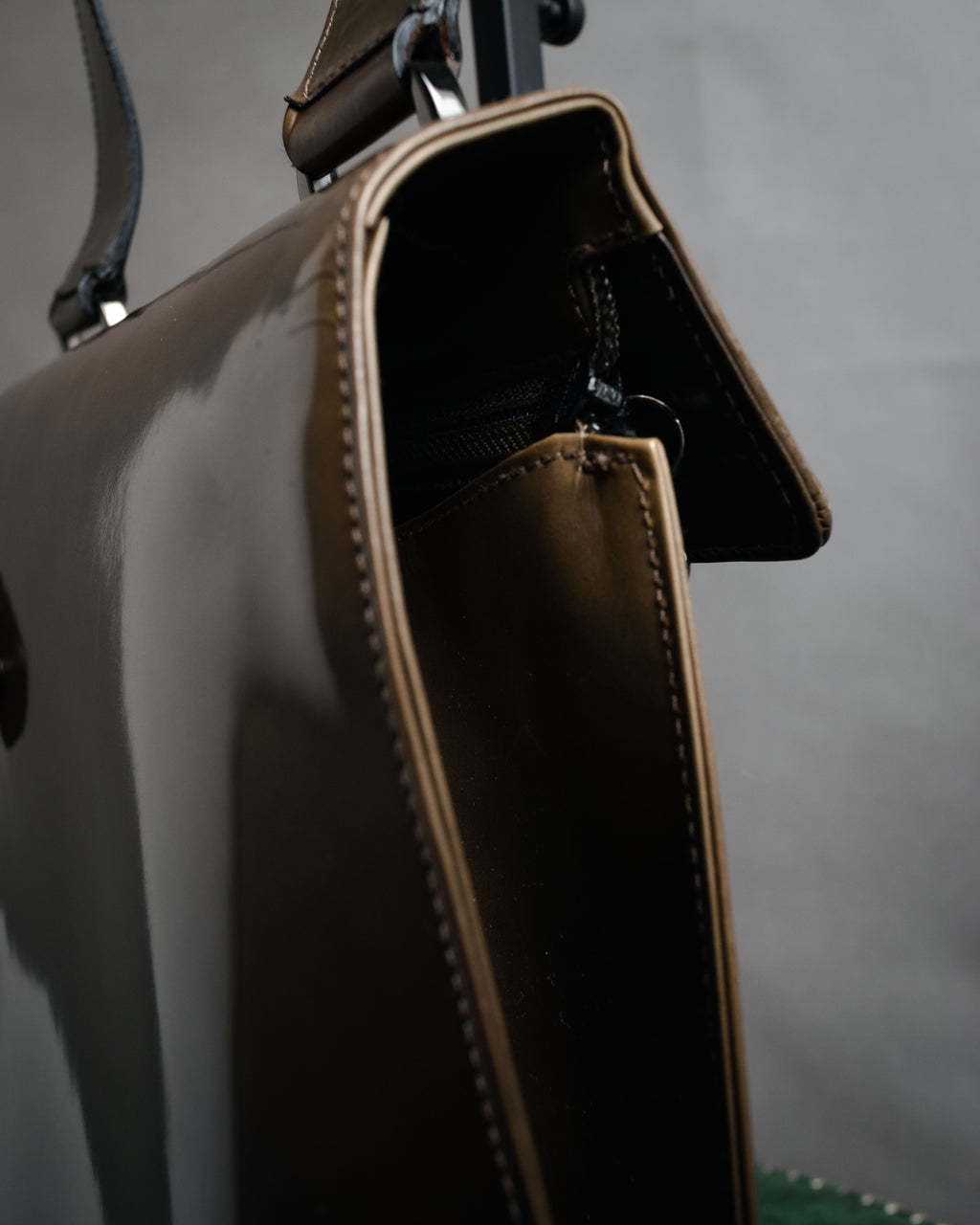 “Salvatore Ferragamo” 90’s-00’s glossy gancini shoulder bag