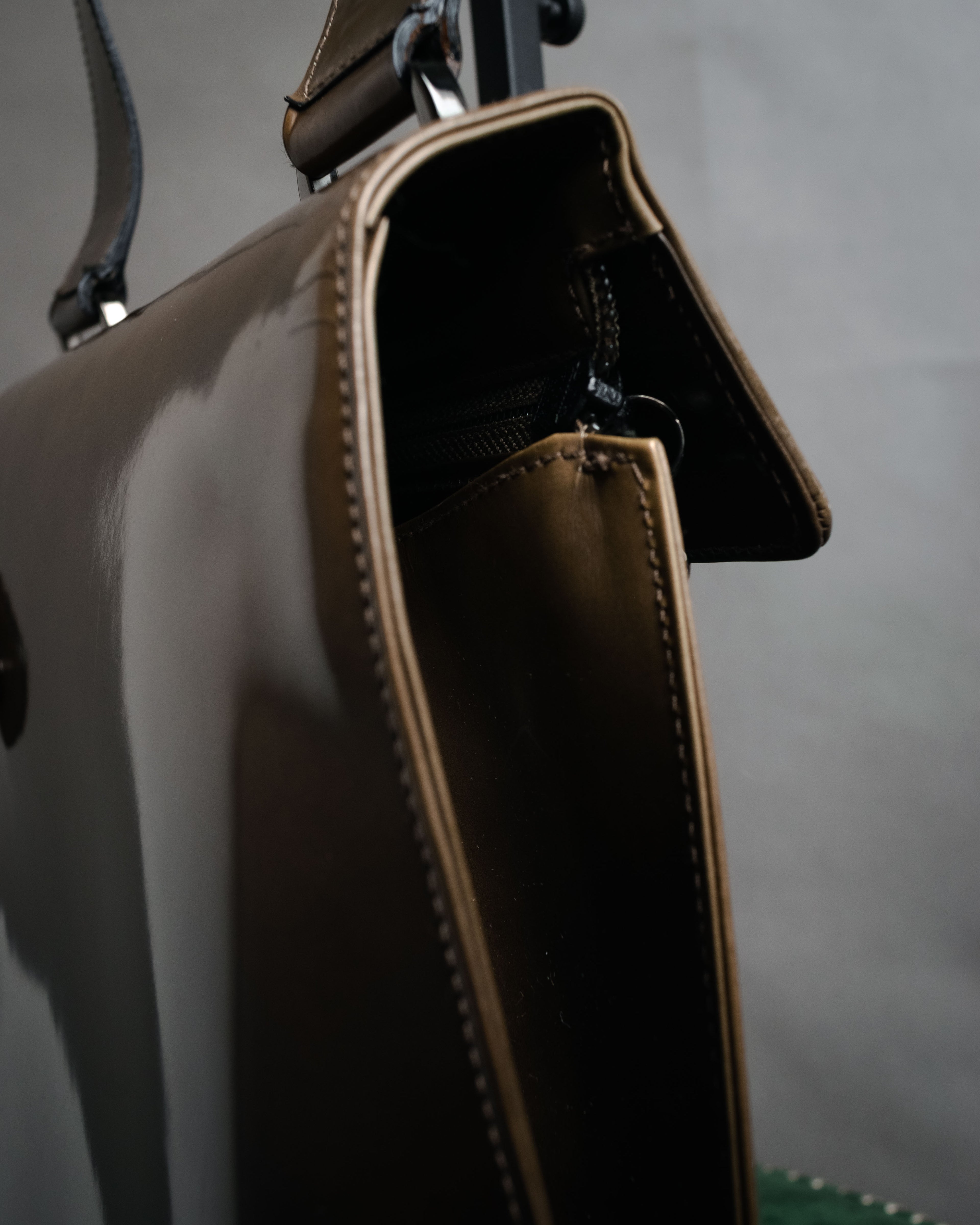 “Salvatore Ferragamo” 90’s-00’s glossy gancini shoulder bag