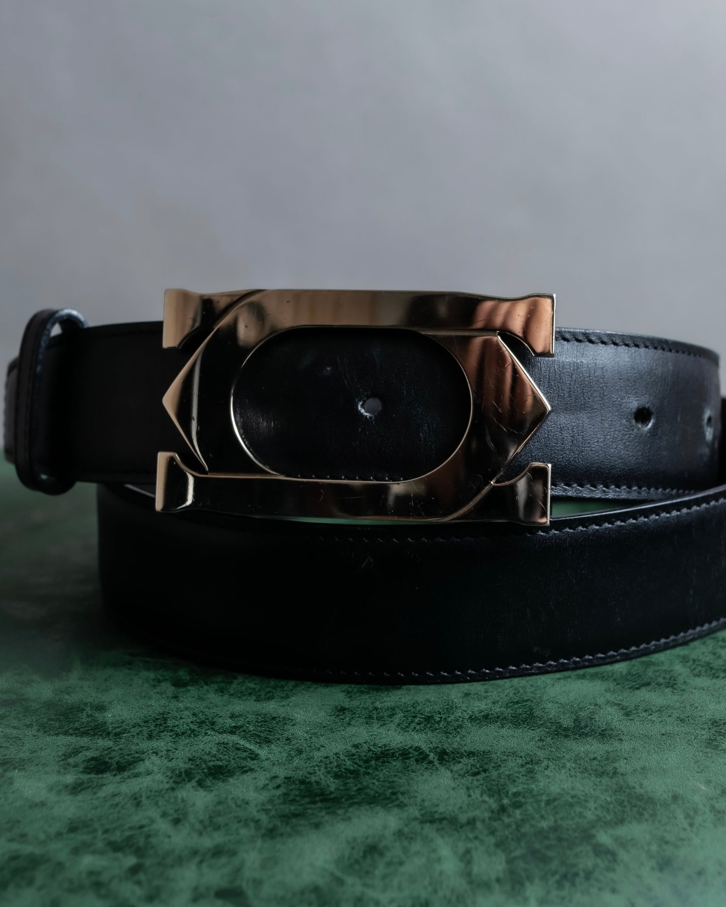 "Cartier" 2C logo motif buckle design leather belt