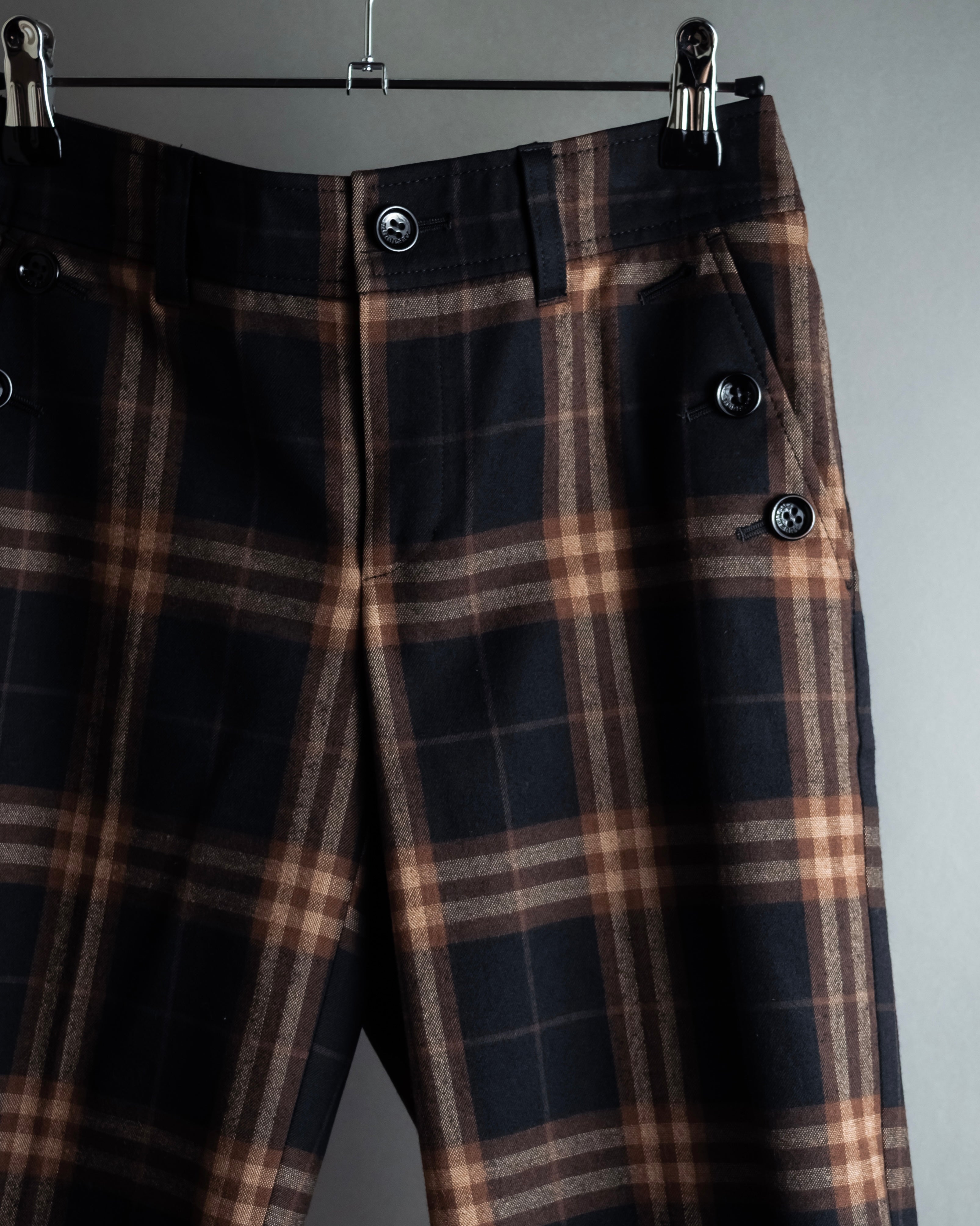 "BURBERRY" Decorative button design check pattern short pants