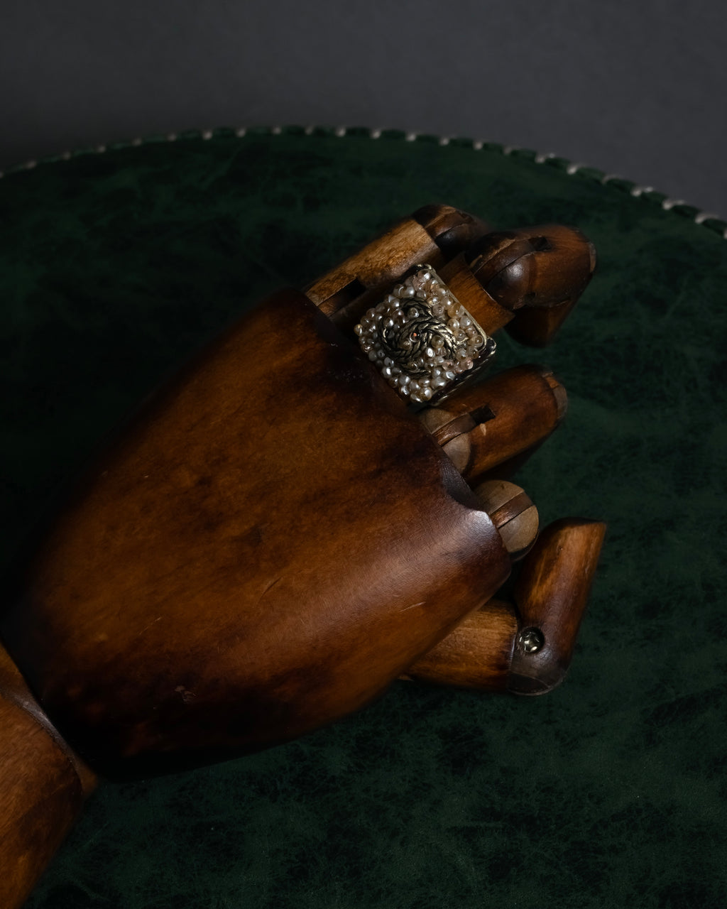 "CHANEL" 00 AW Glass pearl Coco mark motif gold ring