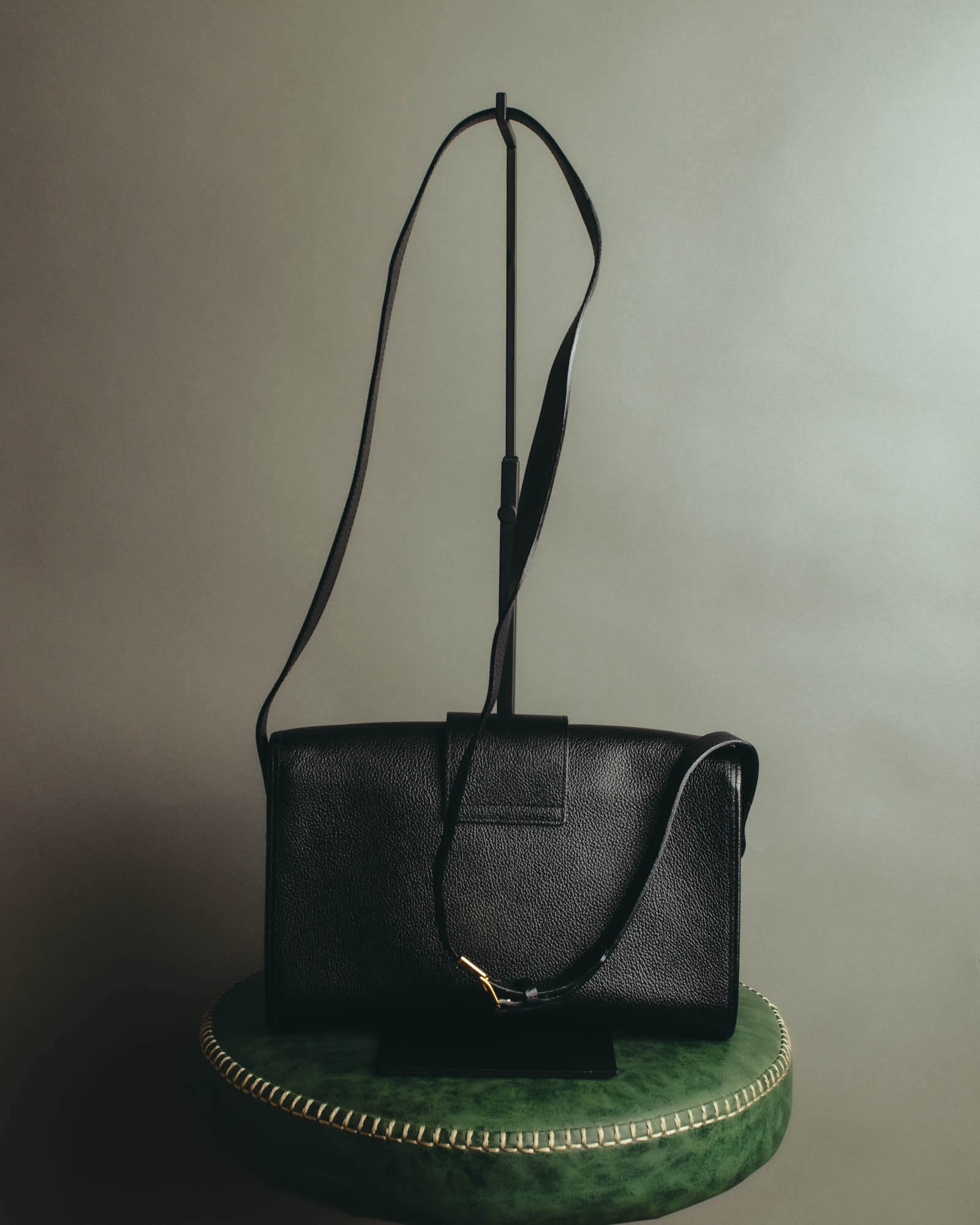 “Yves Saint Laurent” 90’s-00’s Cassandra logo one shoulder leather bag