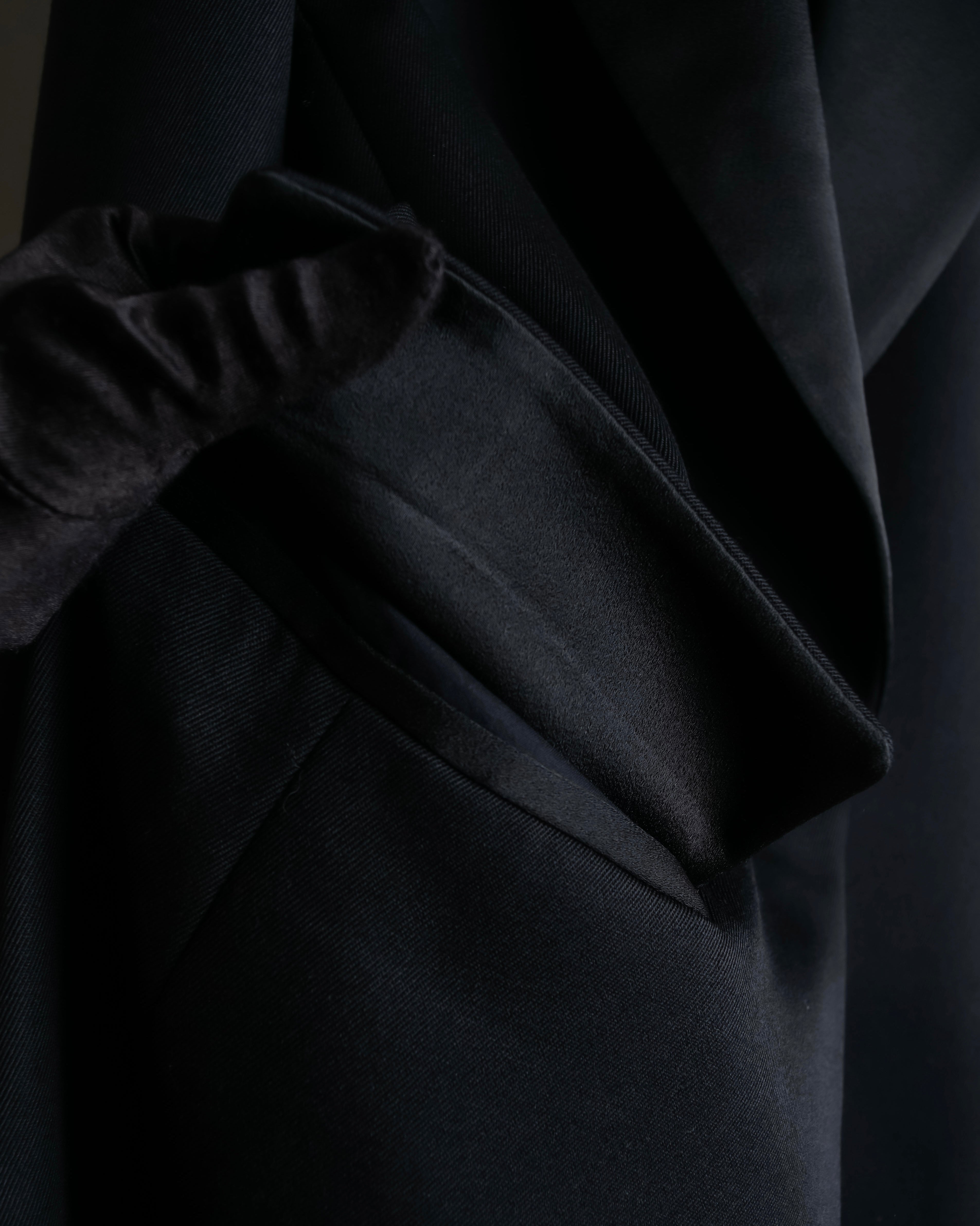 "HUGO BOSS" Satin switch lapel shaped tailored coat