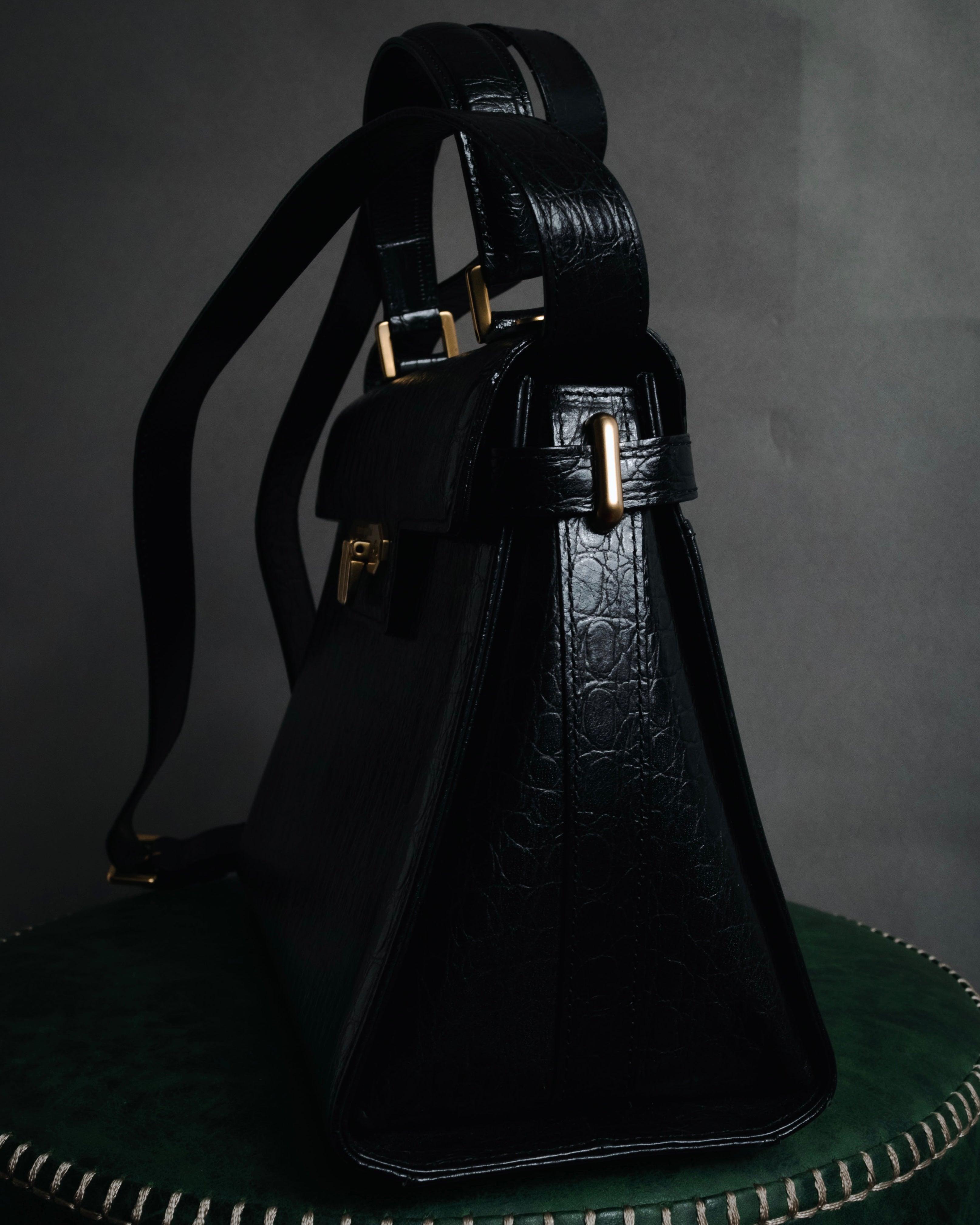 –SPECIAL– "Valentino Garavani"
1985-95 Croc embossed trapezoid top handle bag