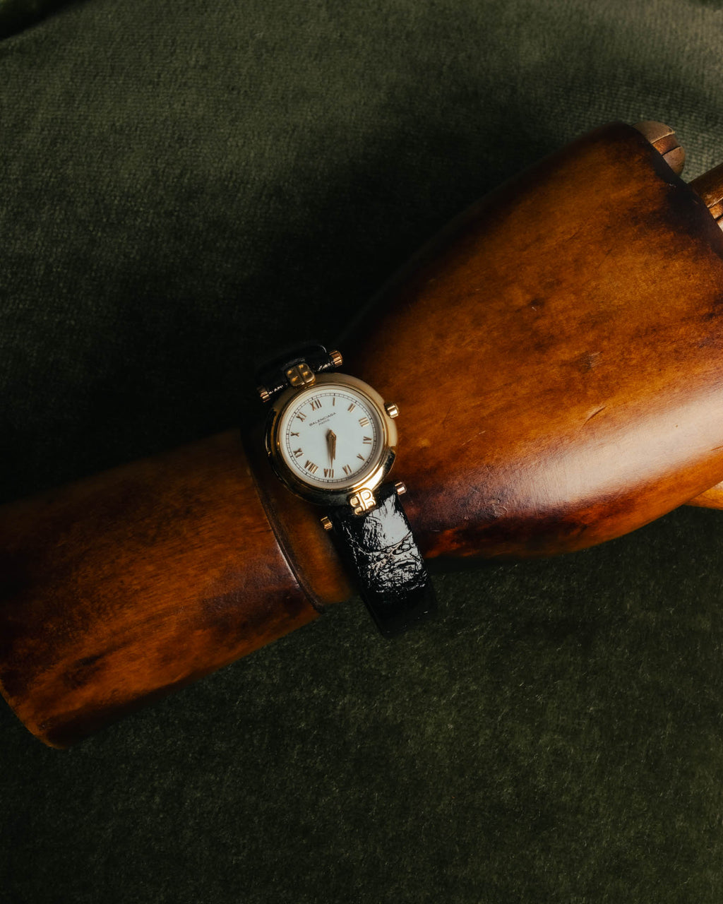 -SPECIAL- "BALENCIAGA" 80's-90's Classic round wristwatch