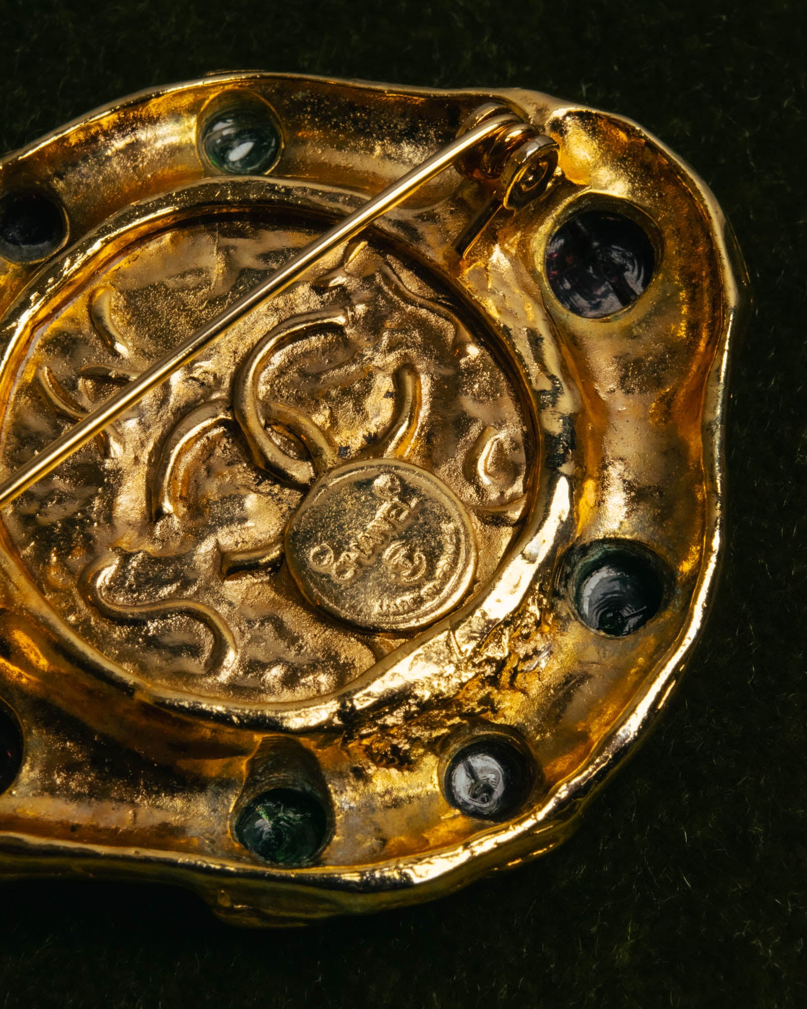 -SPECIAL- “CHANEL” 80’s-90’s Gripoix style cabochon logo brooch