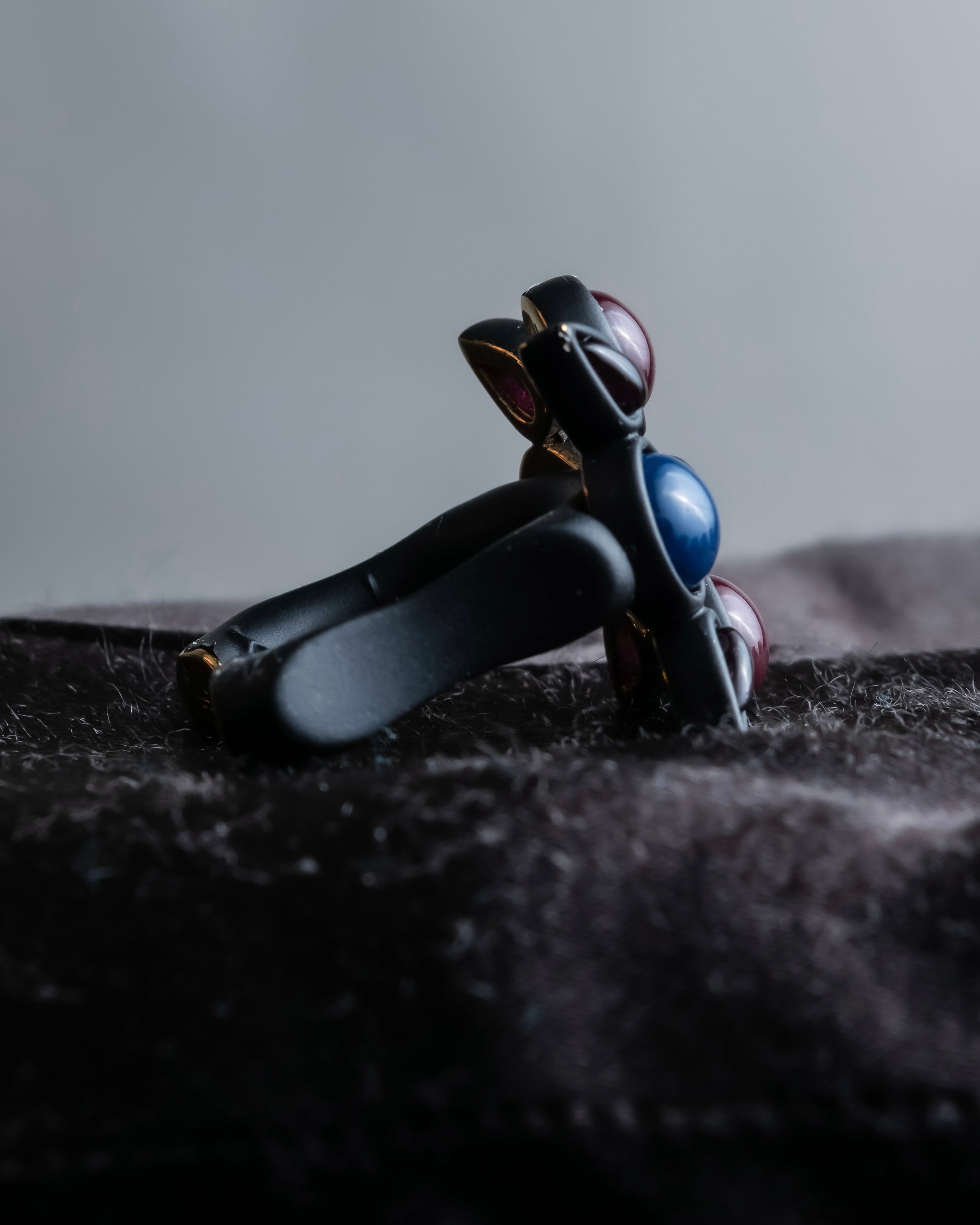 "LOUIS VUITTON"　Geometric color stone ring