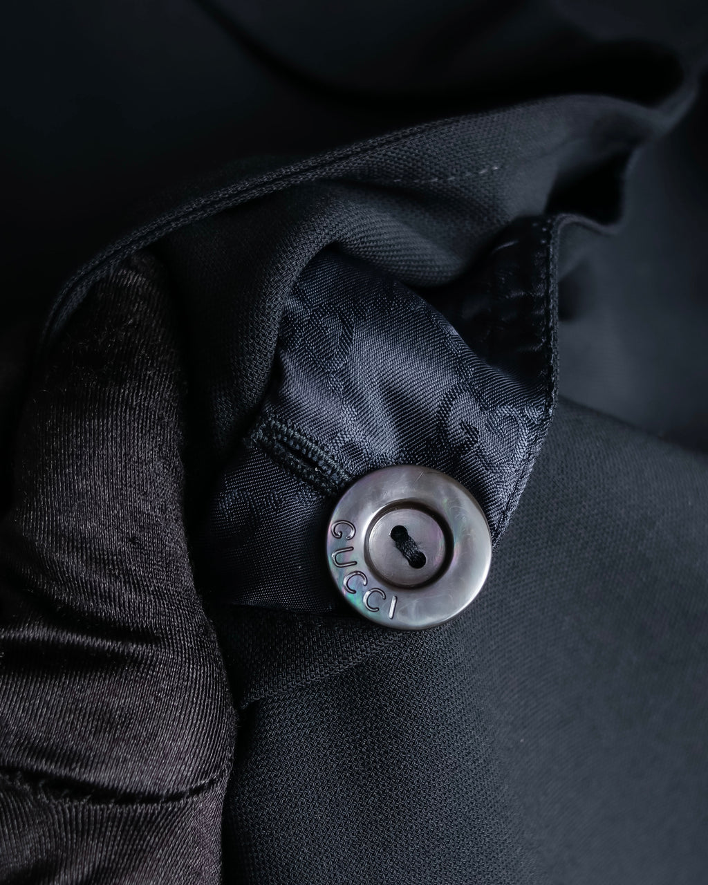 "GUCCI" 90's Beautiful draping fly-front tailored jacket