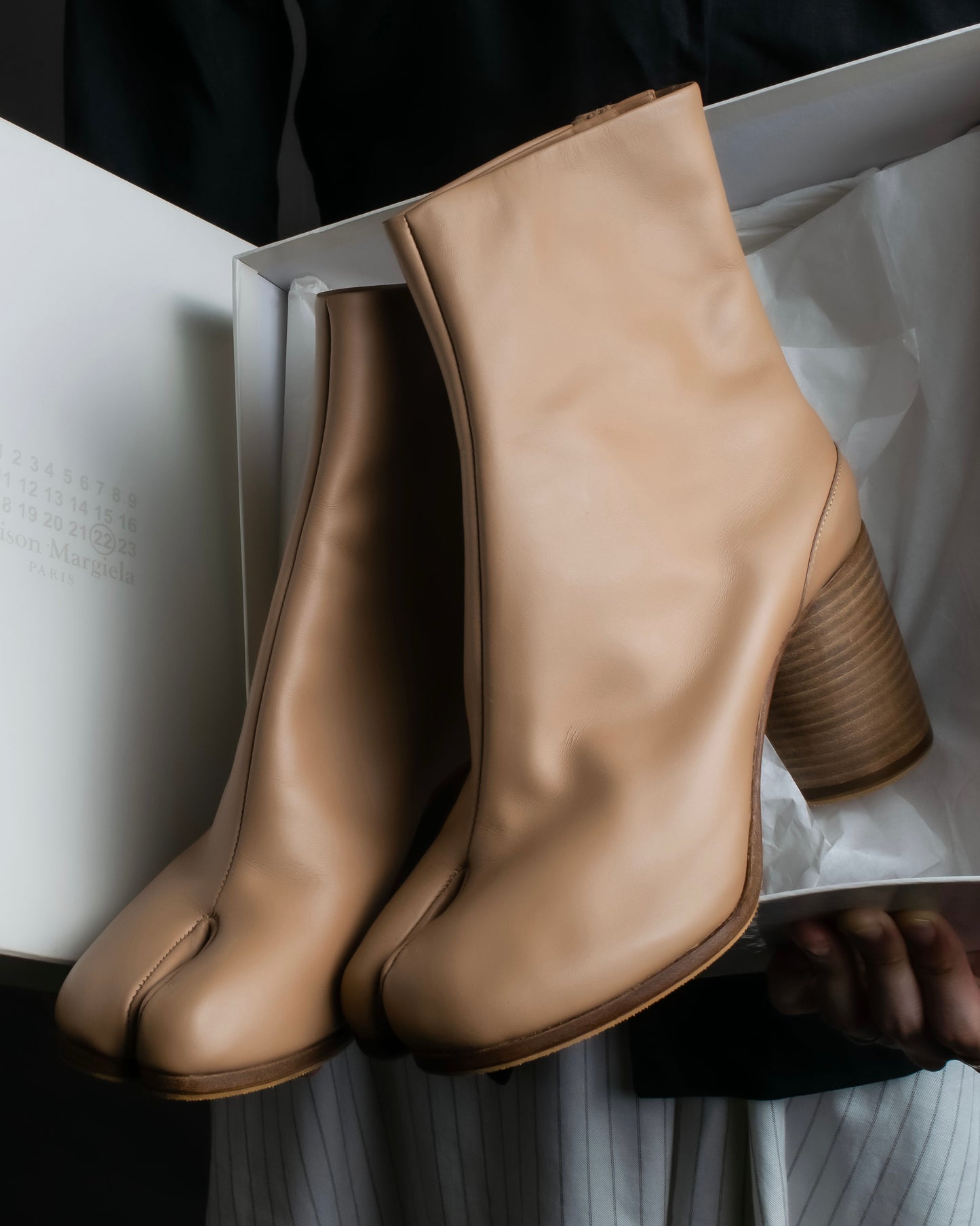 "MAISON MARGIELA" Calf leather beige color tabi boots