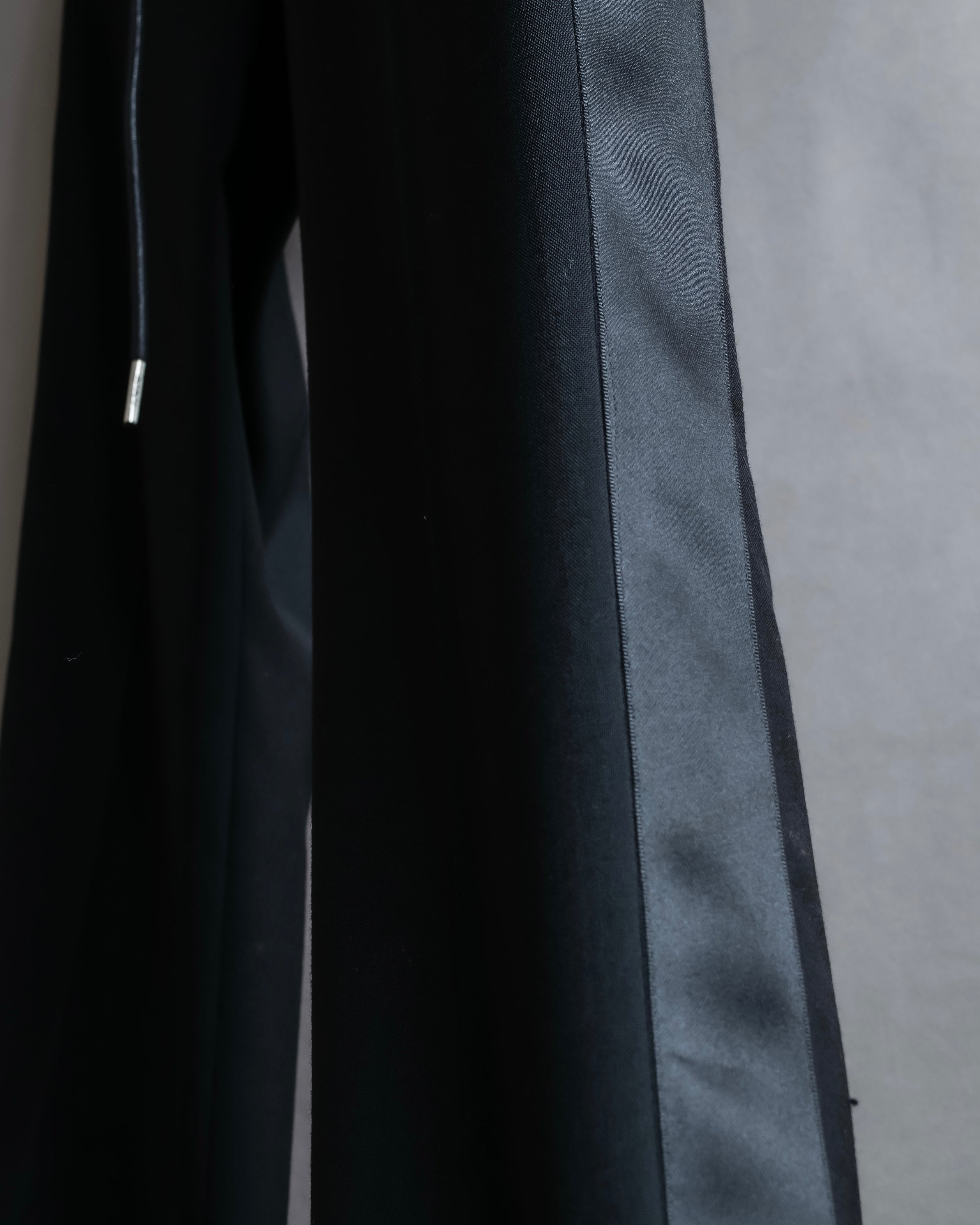 "sacai" Satin line design tapered slacks