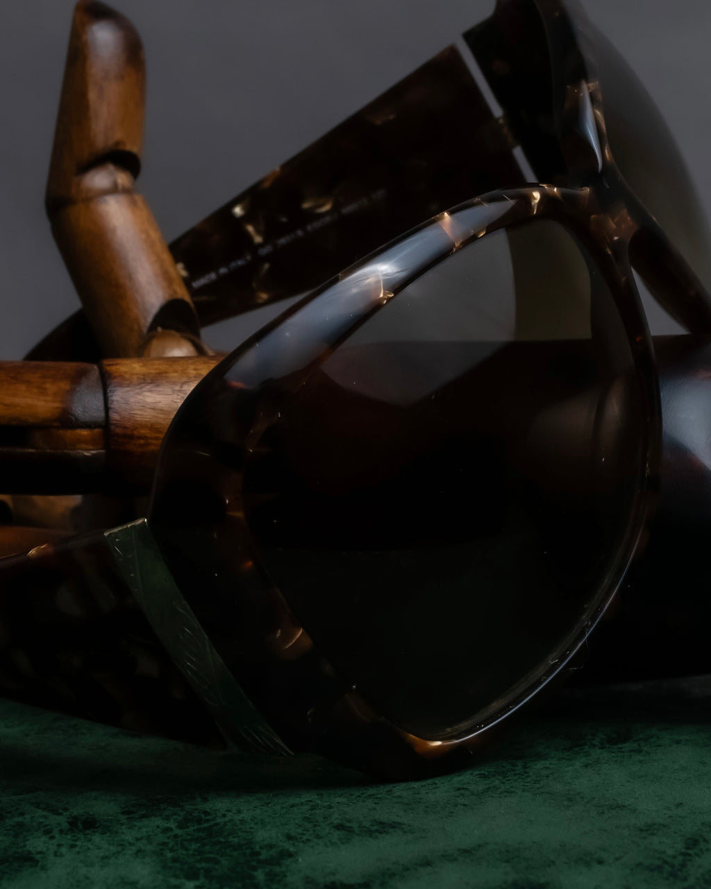 "GUCCI" Tortoiseshell butterfly frame sunglasses