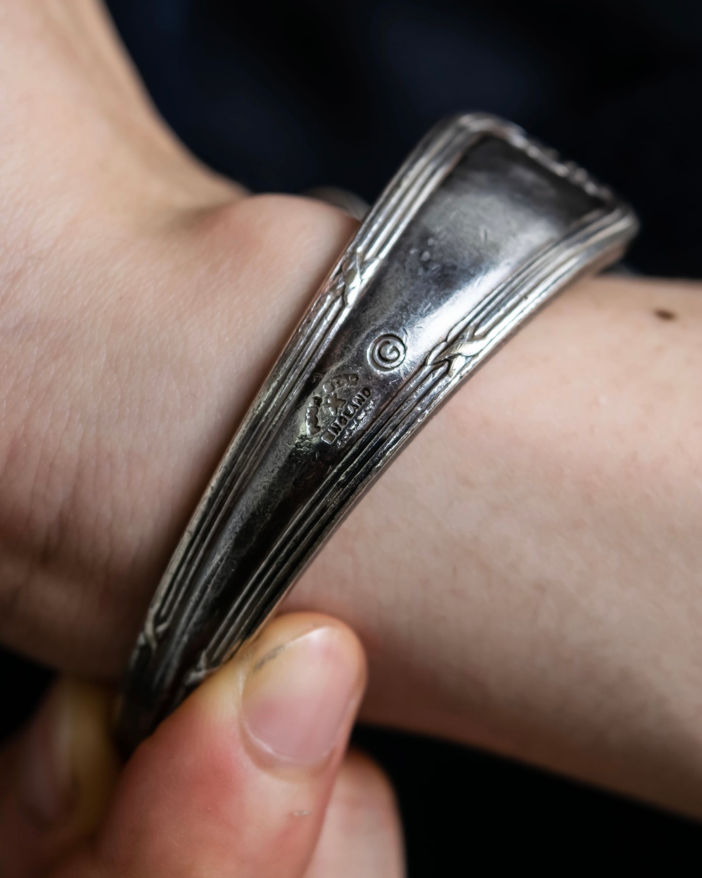 "CASAMOUA" Vintage silver folk motif bangle