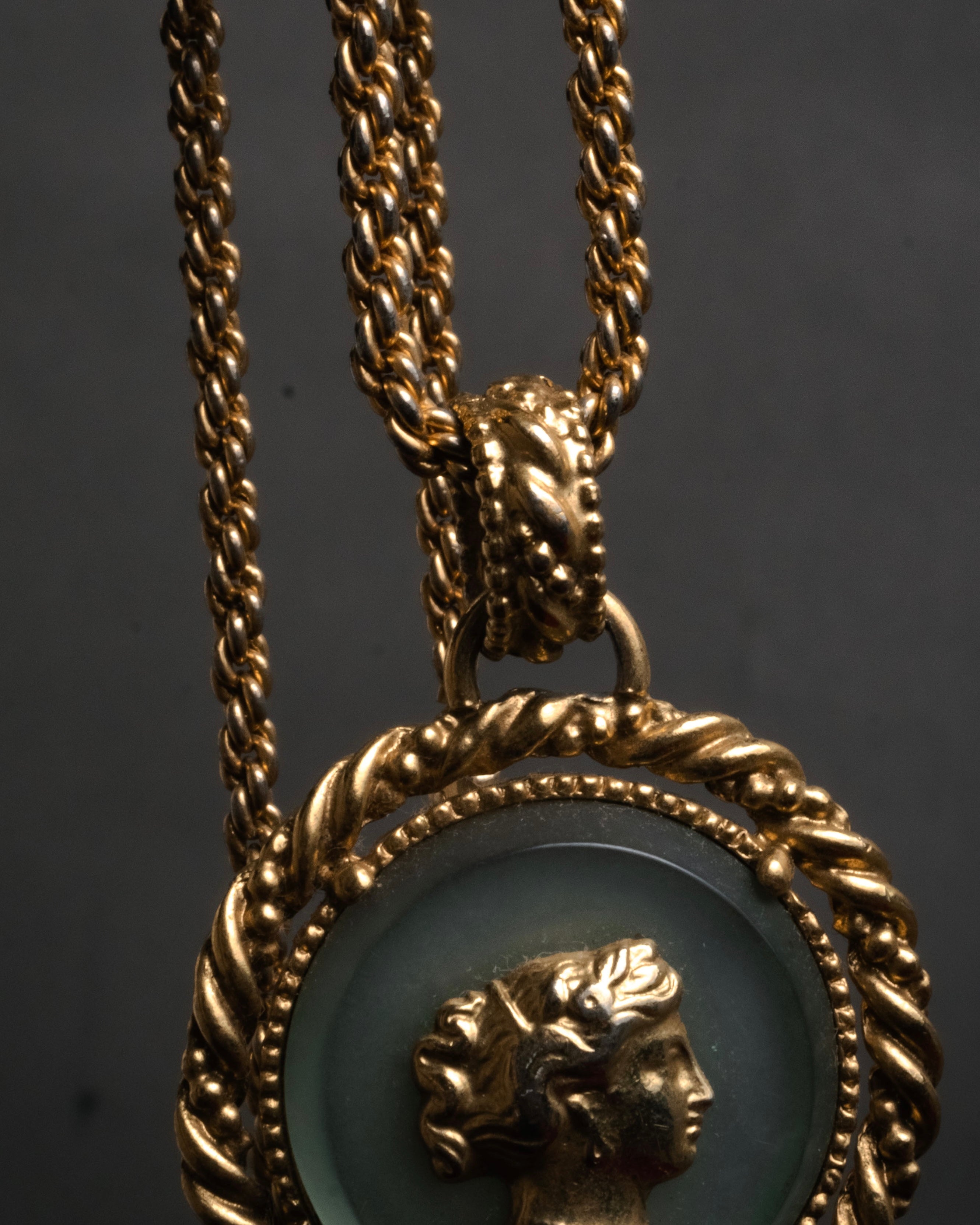 “Yves Saint Laurent” 90’s Cameo medallion rope chain necklace