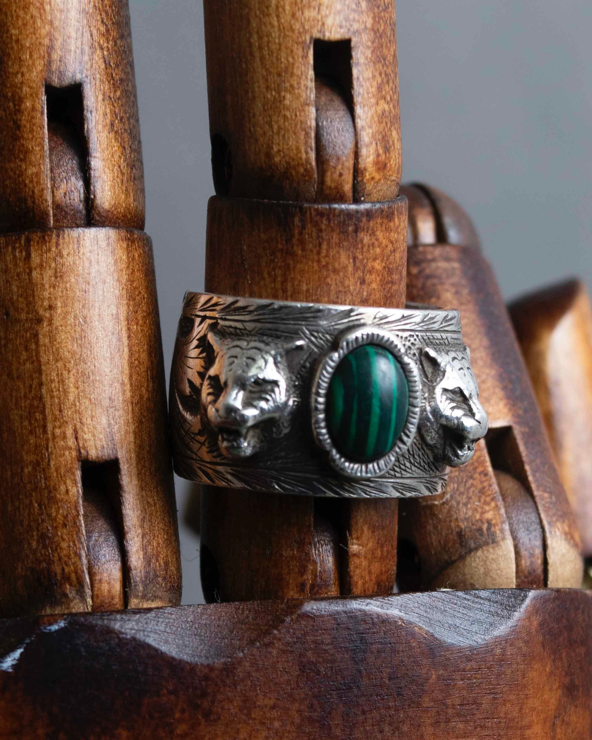 "GUCCI" Double tiger head motif silver ring