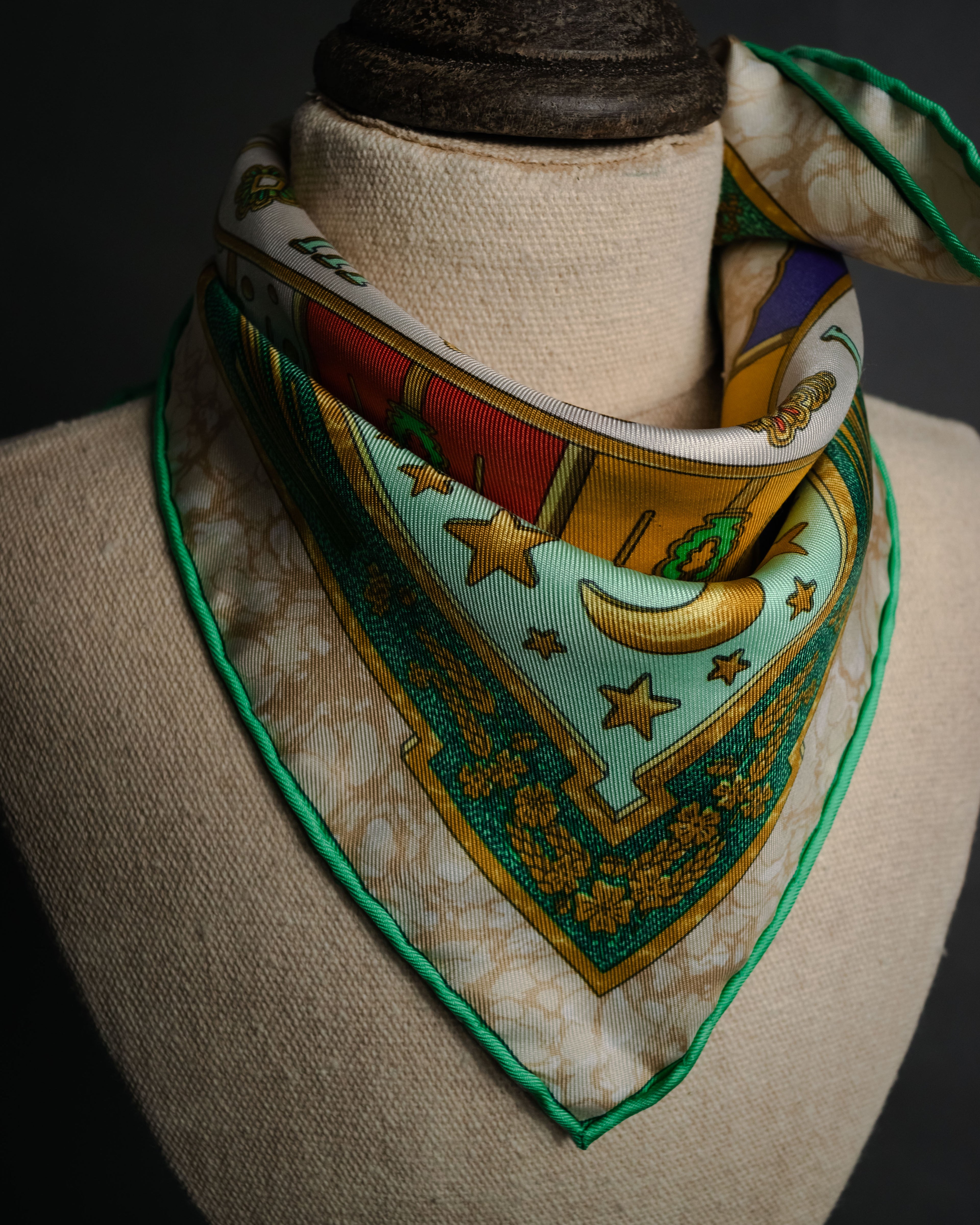 “HERMÈS” 90’s gloria soli carrè silk scarf