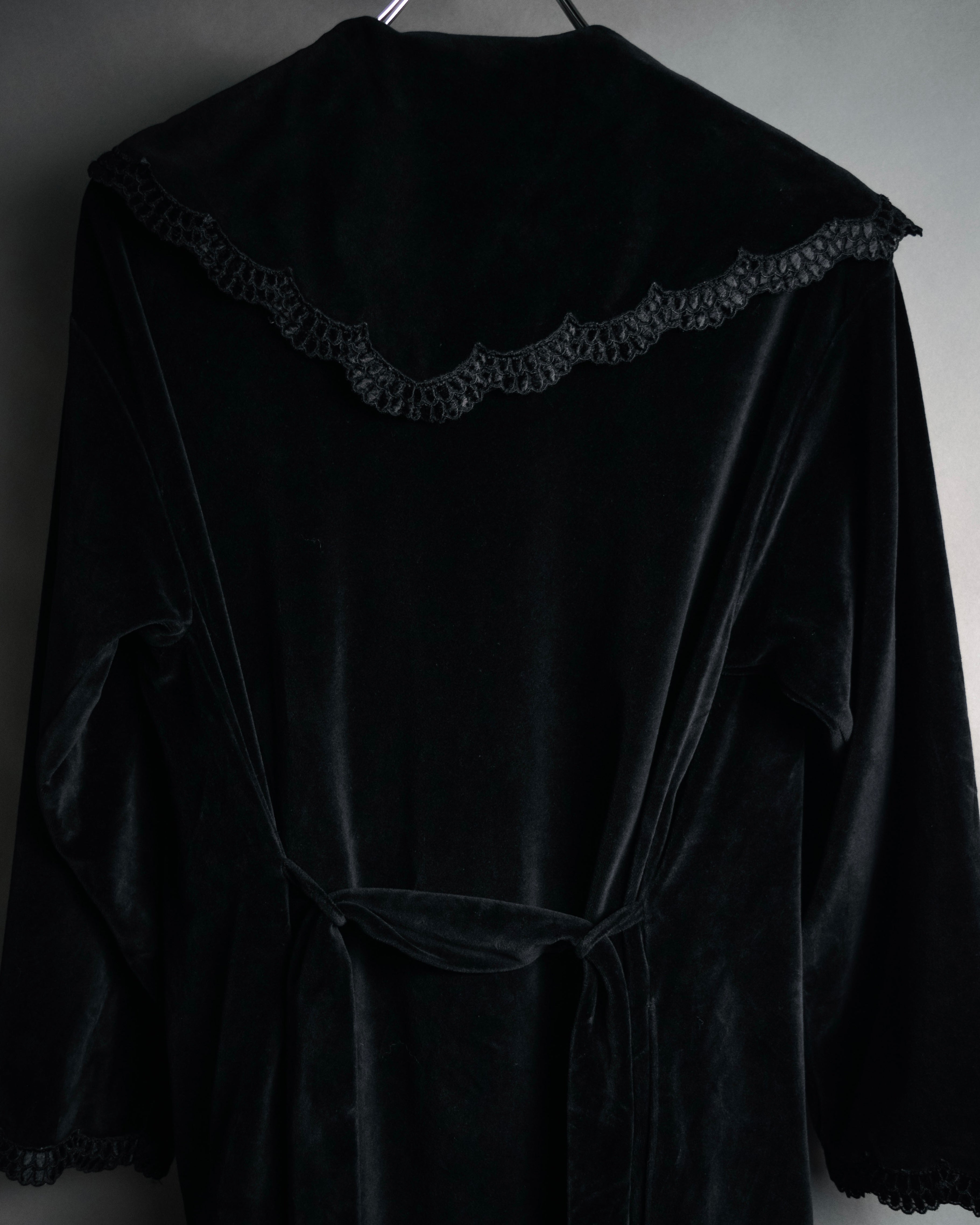 –SPECIAL– “Christian Dior”
80’s-90’s Velour lace trimmed robe coat