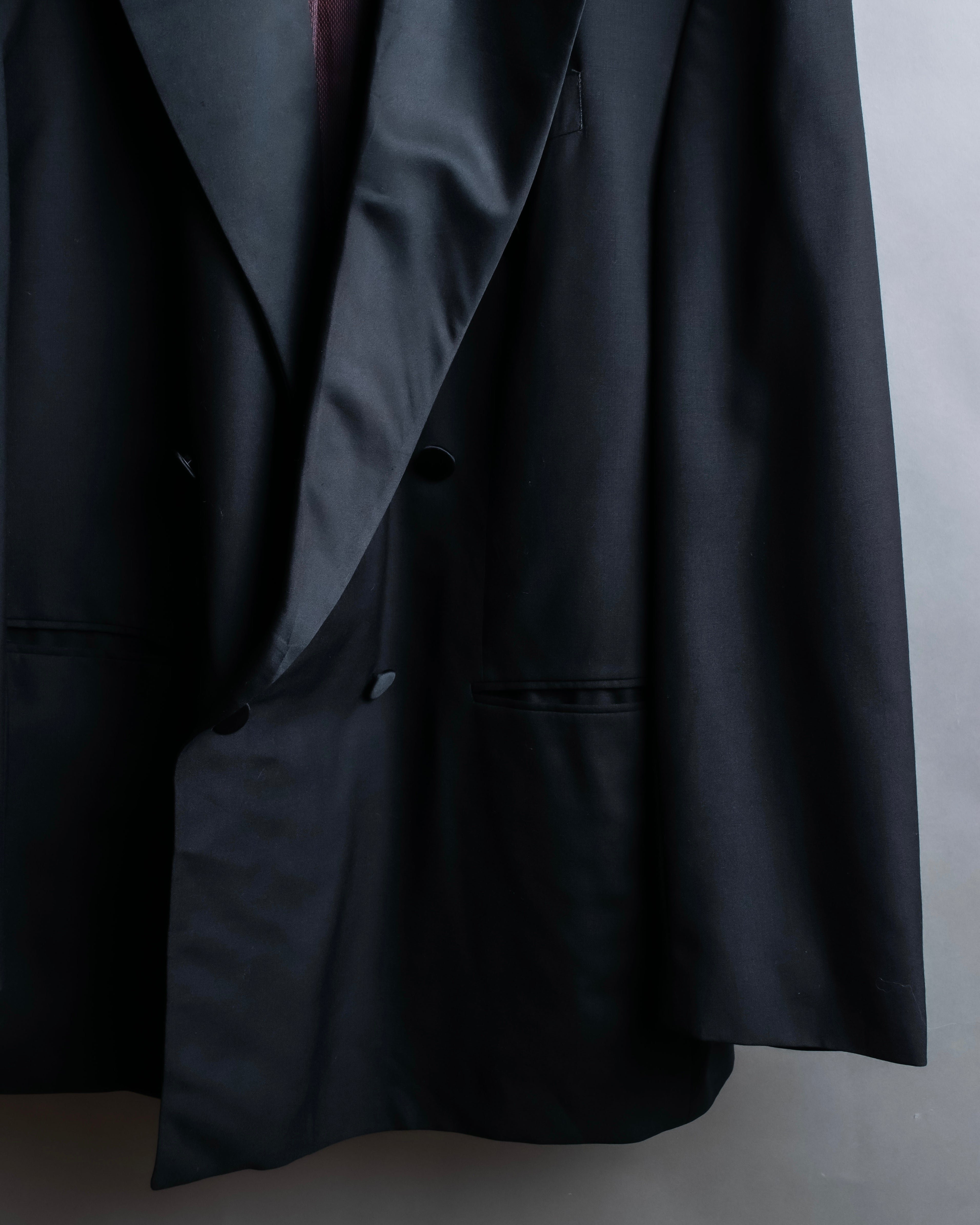 “INCOGUITO“ Shiny peak lapel double breasted tailored jacket