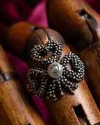 "GUCCI" Ribbon motif pearl top design silver ring