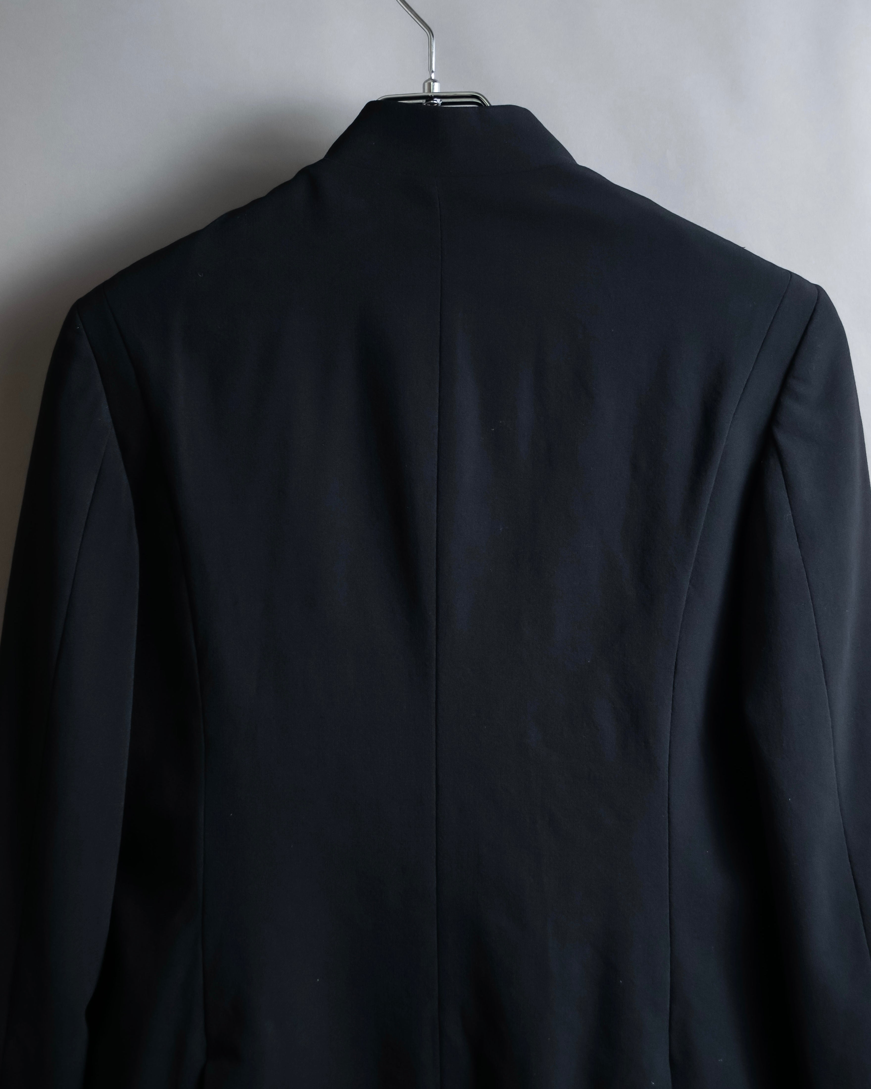 “ISSEY MIYAKE” Chin belt designed stand collar jacket