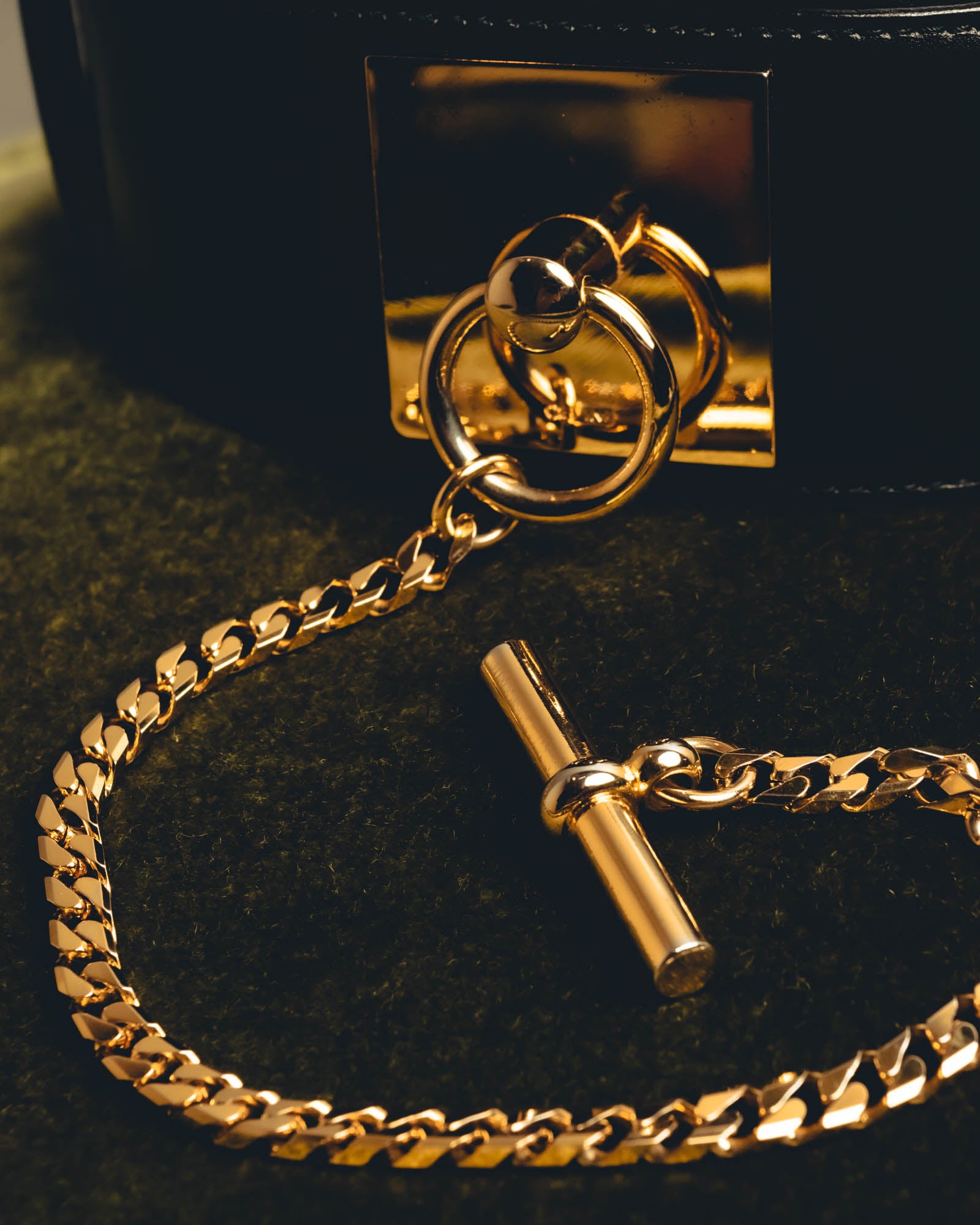 "CELINE" 18's-Glossy black chain leather belt