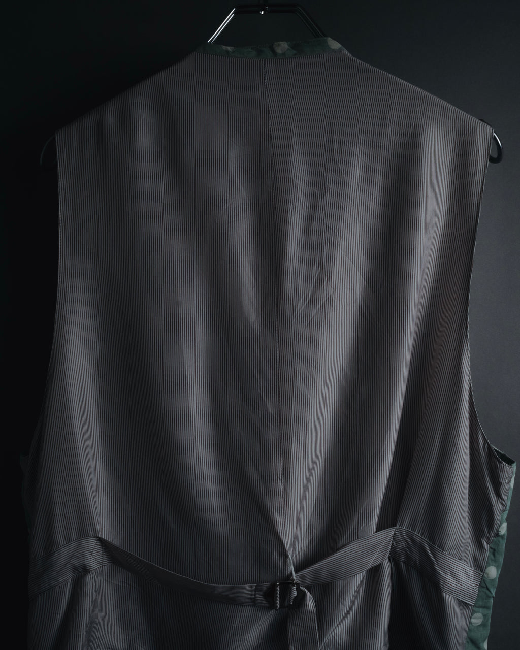 "COMME des GARÇONS HOMME"
Early 90s polka-dot rayon tailored vest