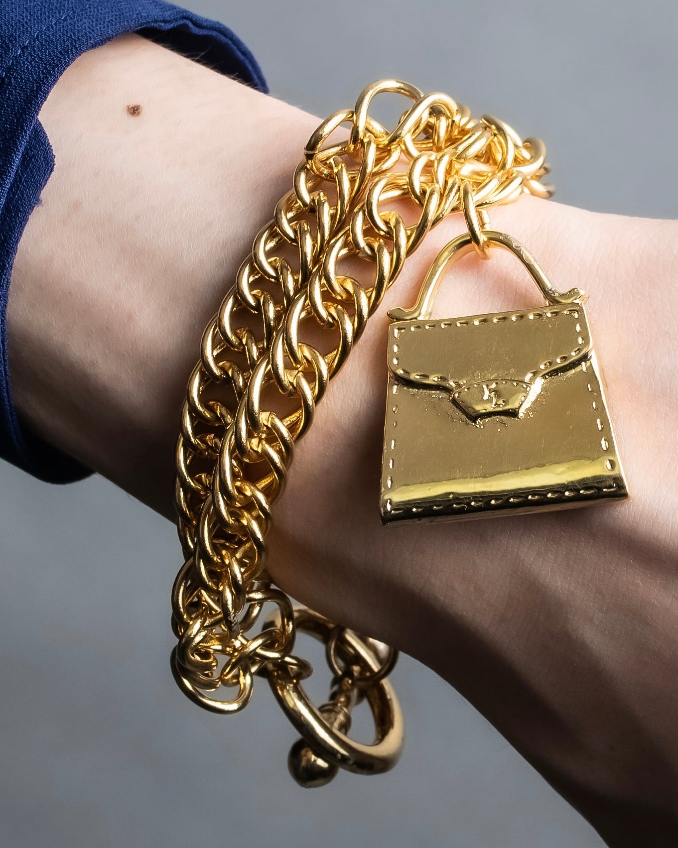 "Karl Lagerfeld" Bag charm mantel chain bracelet