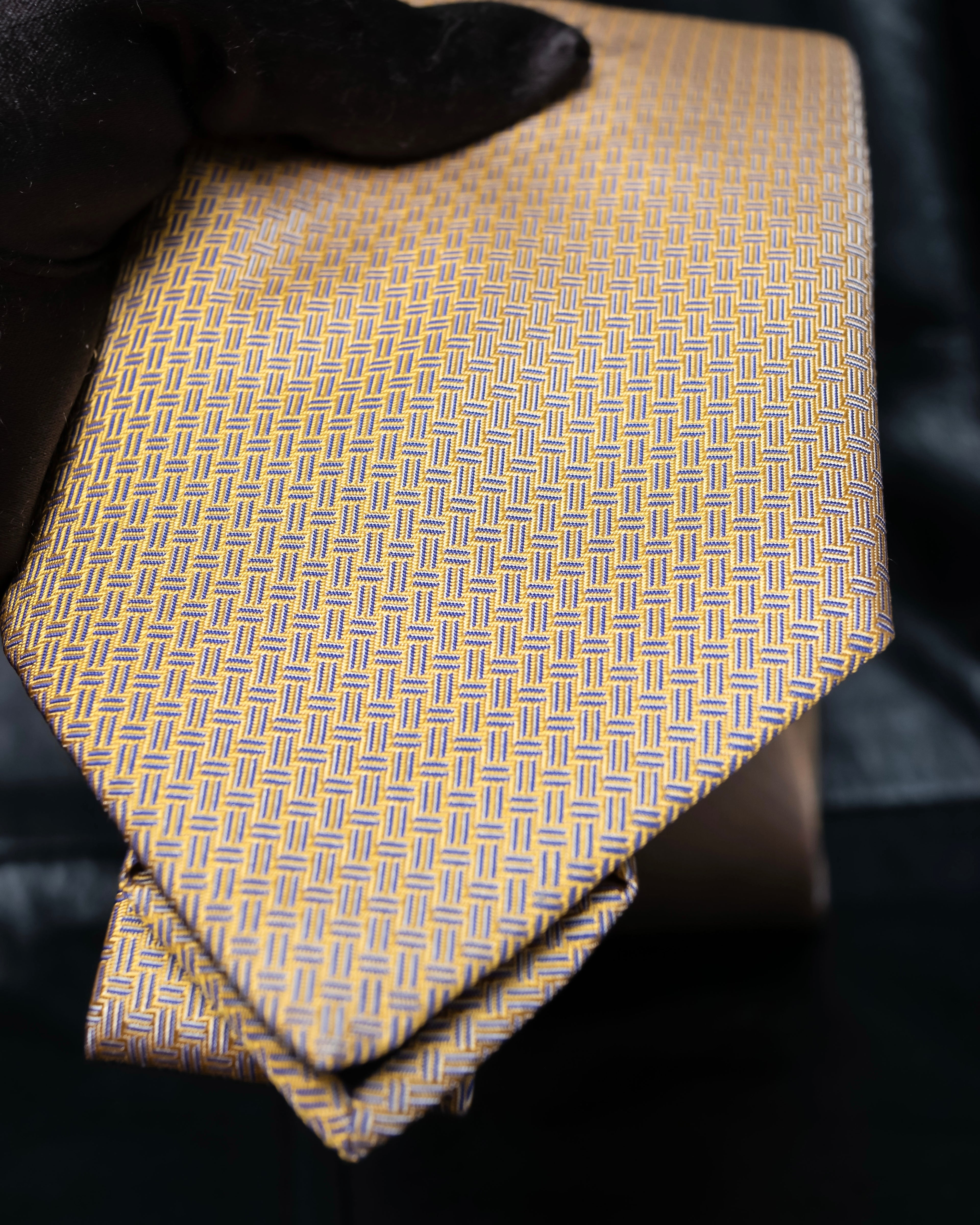 “HERMES” Double line patterned silk tie