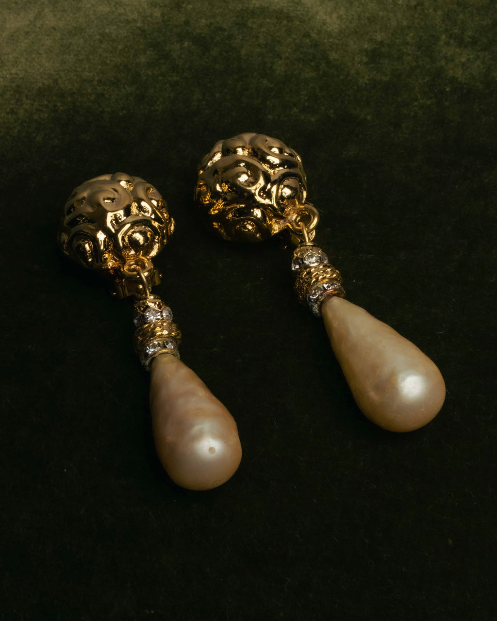 "Yves Saint Laurent" 80's-90's Pearl clip on drop earrings