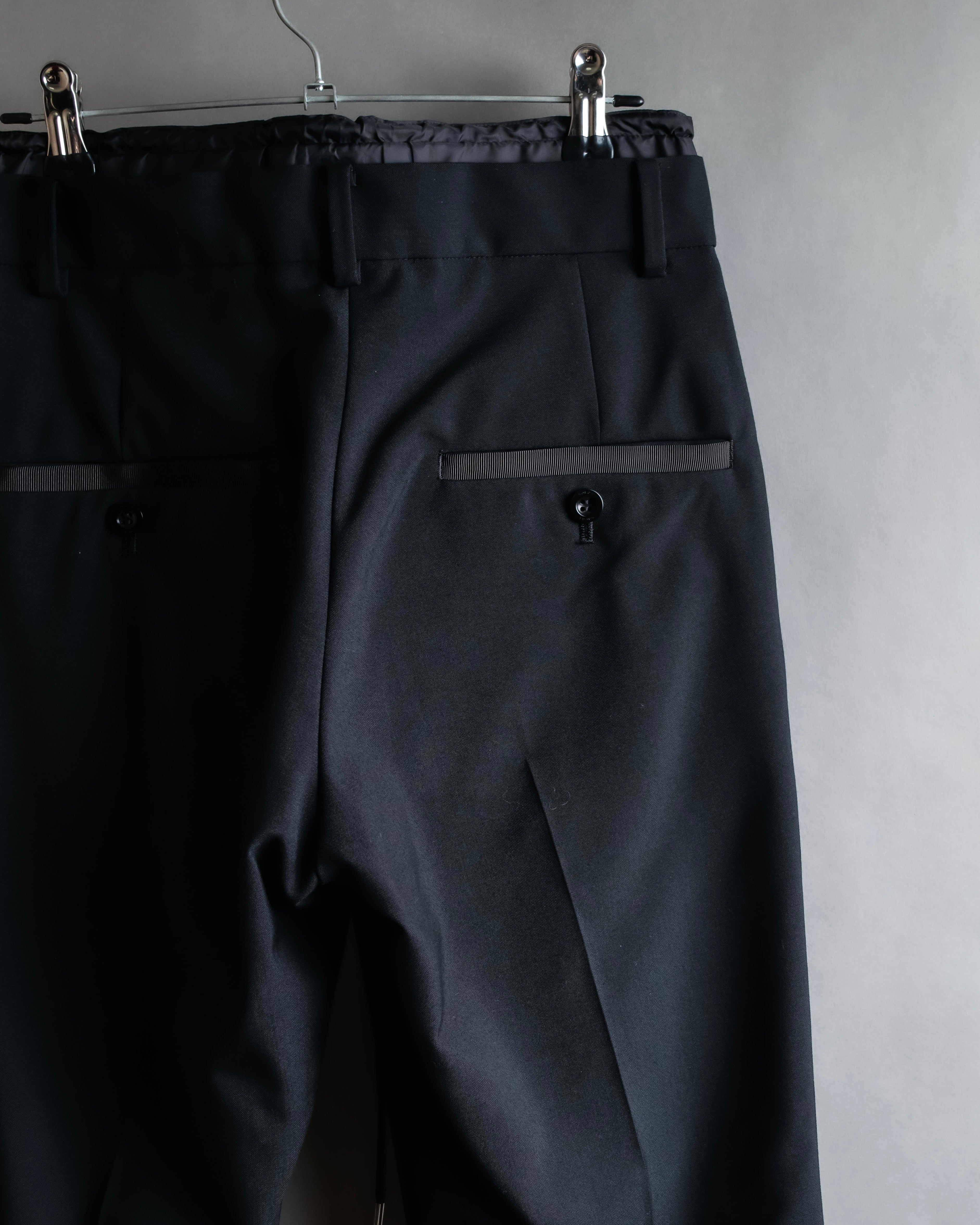 "sacai" Satin line design tapered slacks