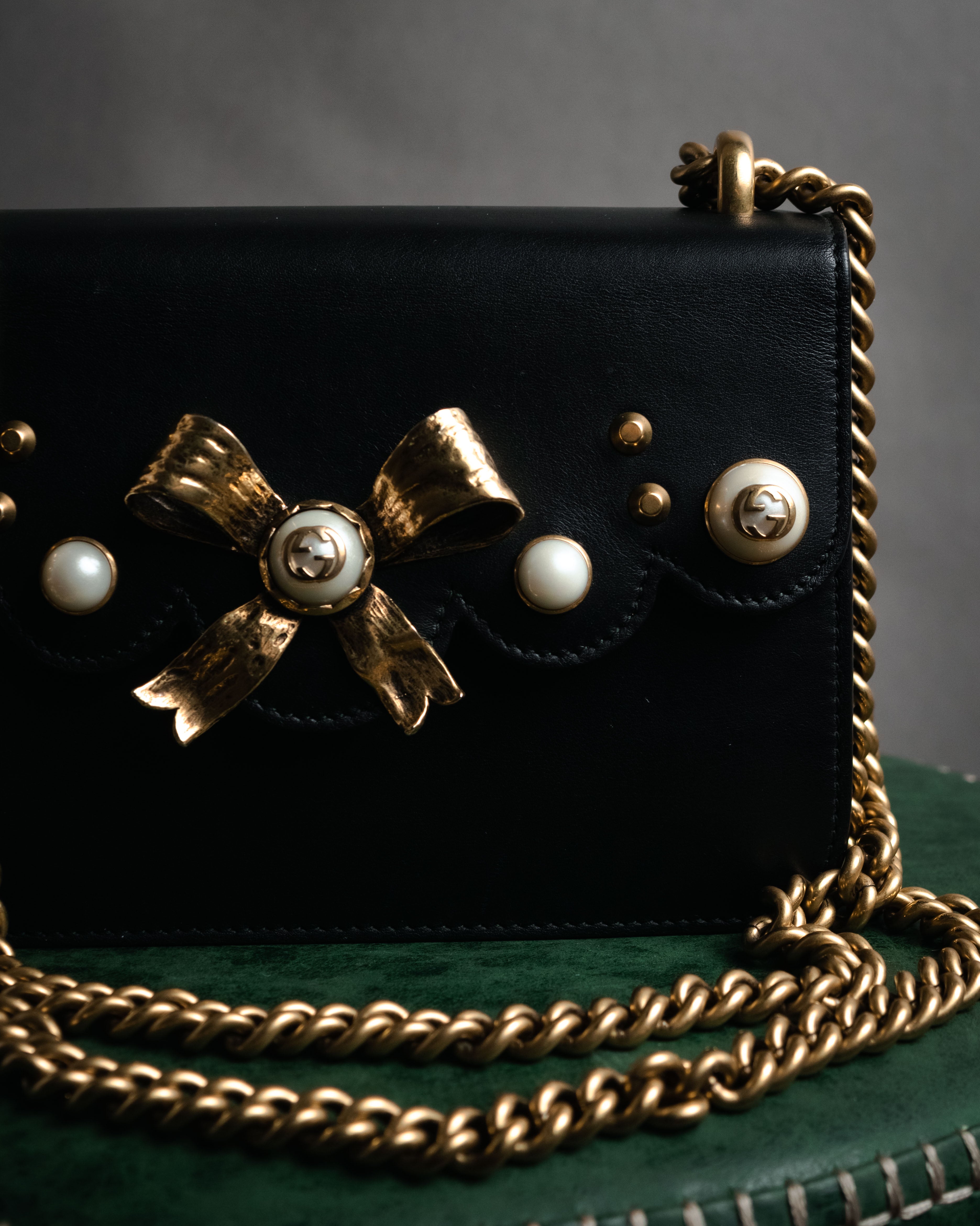 –SPECIAL– “GUCCI”
2016-2022 Bow embellished chain shoulder bag