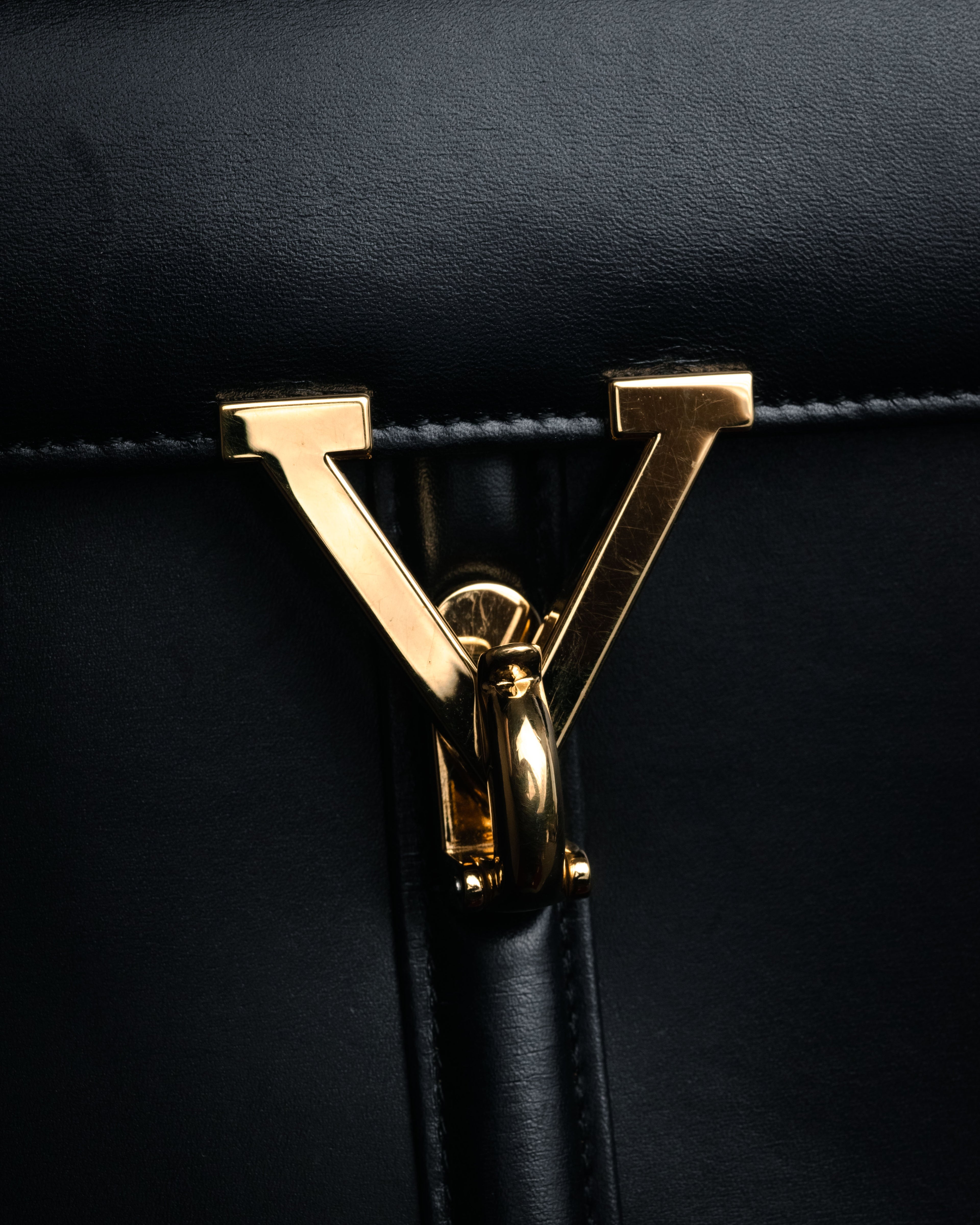 “VALENTINO GARAVANI” 80’s-90’s V clasp top handle bag