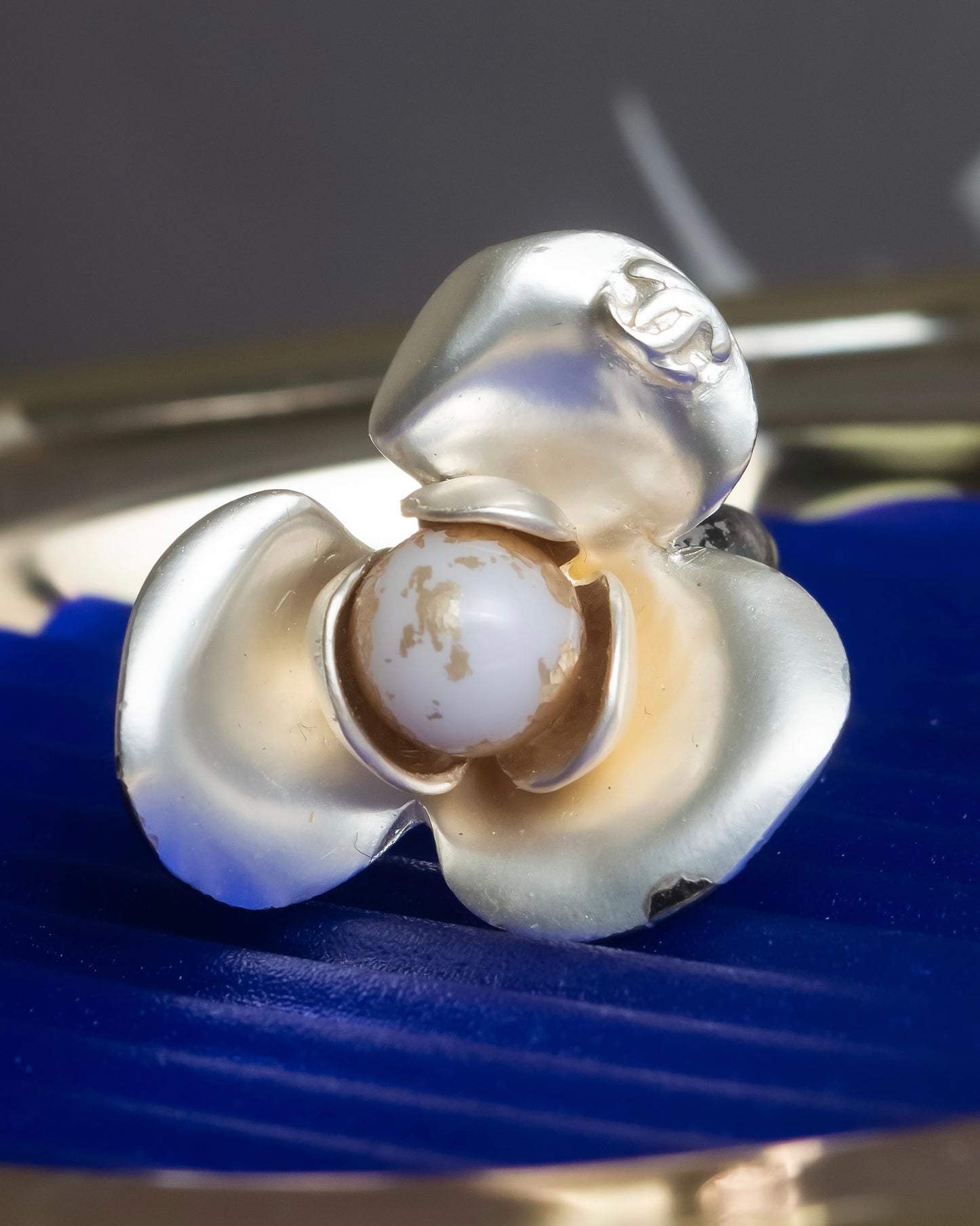 "CHANEL" Pearl center design camellia ring